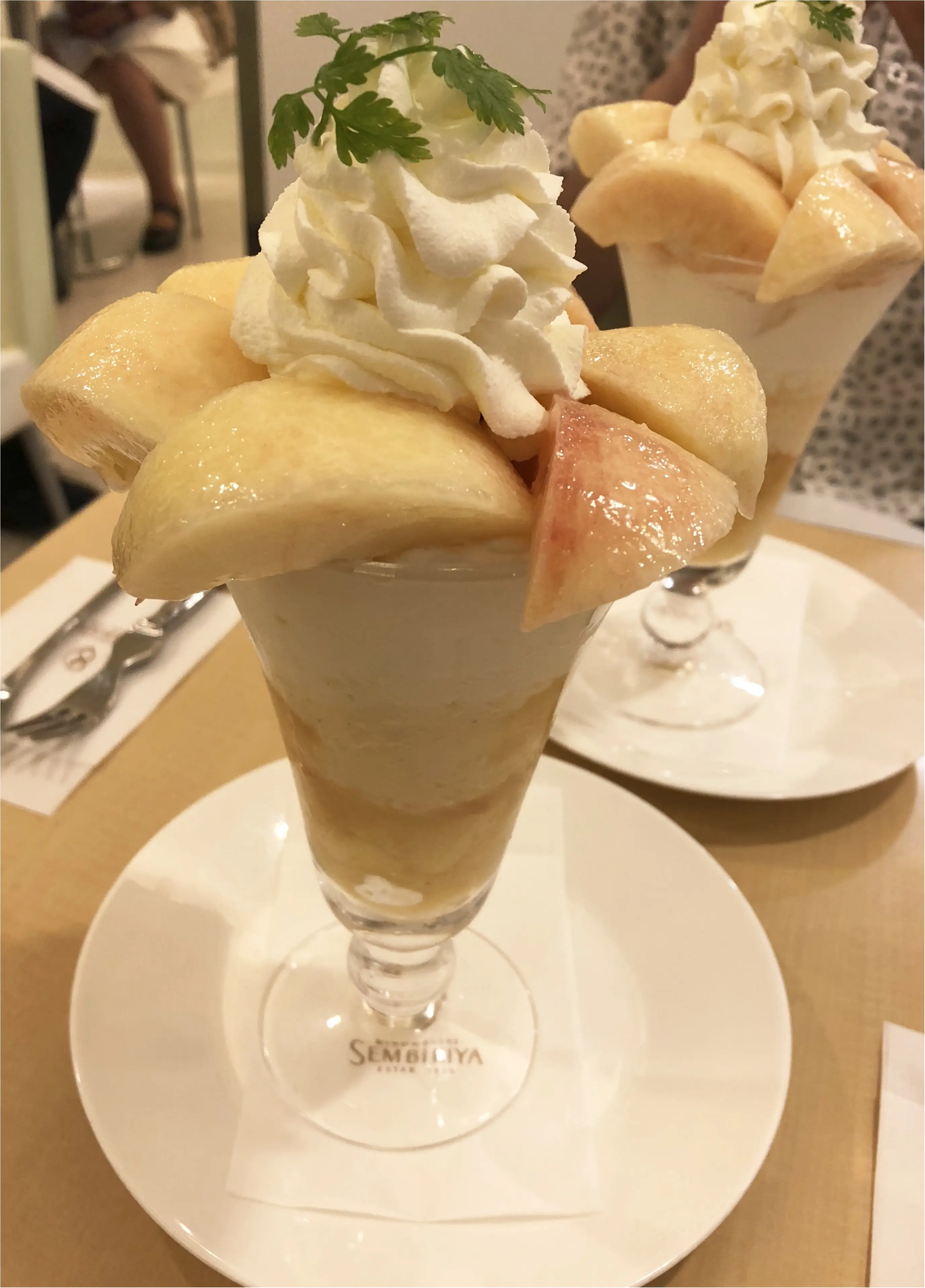 【千疋屋】季節限定♡桃たっぷりパフェ_2