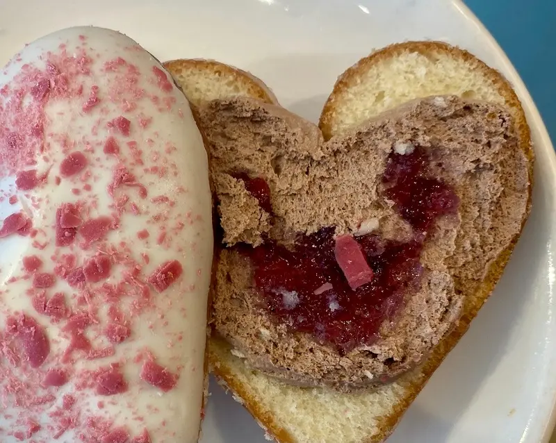 ミスド新作「misdo meets WITTAMER ヴィタメールコレクション」、「ショコラ キャラメル」の断面