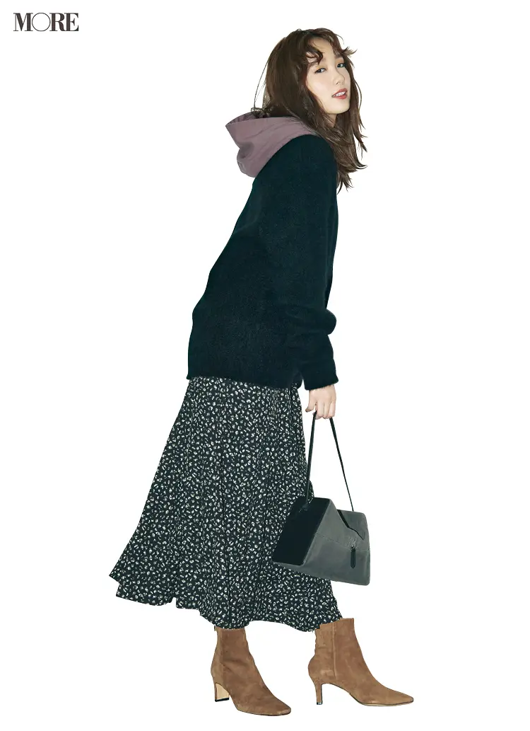ニットじゃない日のスタメントップスは【フーディ】に決定。スカート派にもおすすめの着こなし、お見せします!_1