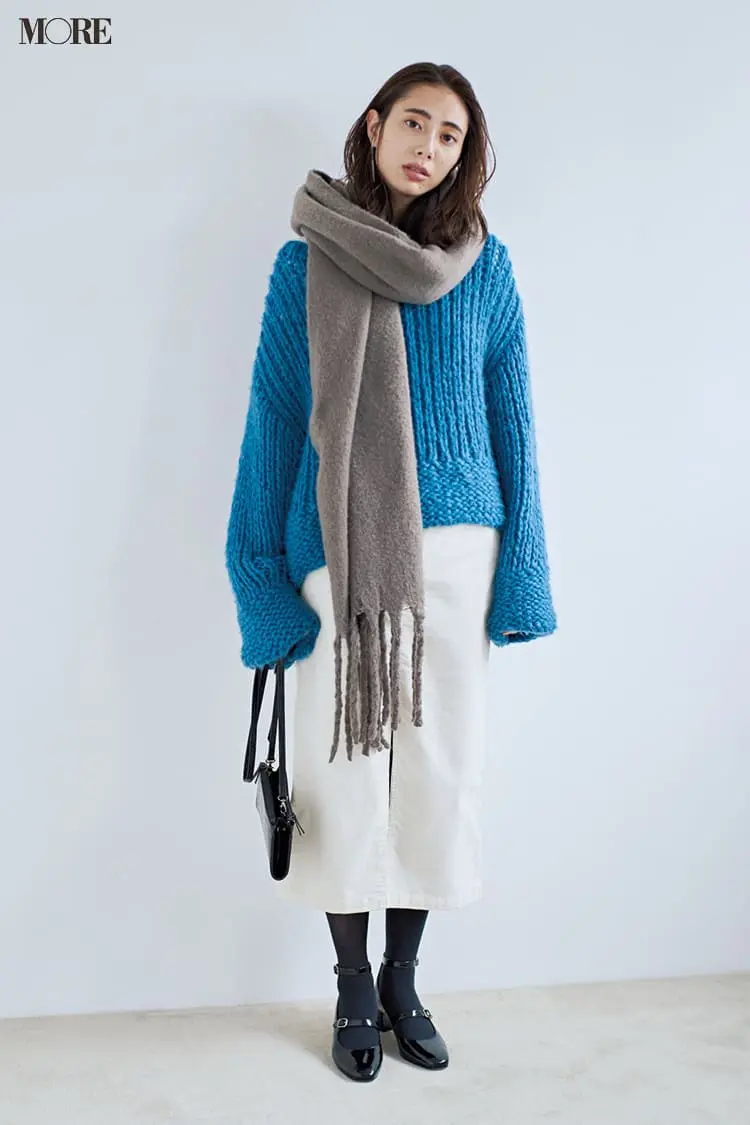 白ニットコーデ【2020冬〜春】- 着膨れしない細見えテクニックなど、白い服の最旬レディースコーディネートまとめ_49