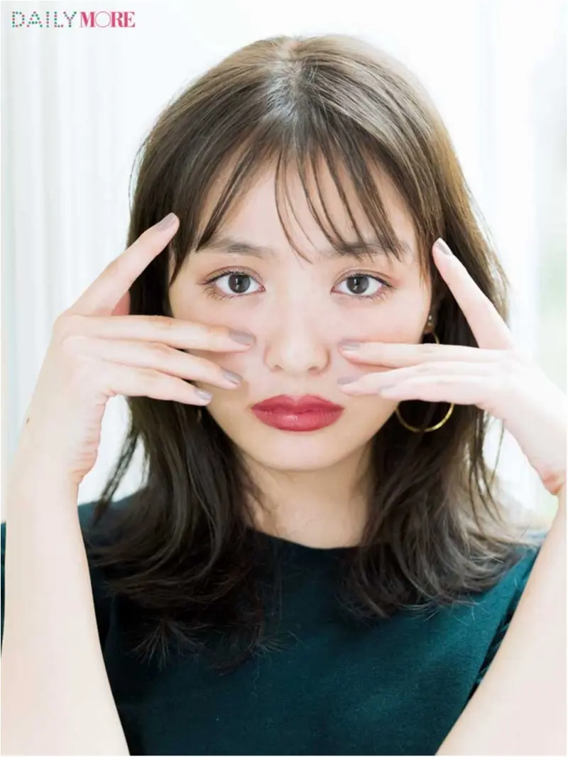 【内田理央の可愛すぎるセルフメイク術大公開!】気分やコーデで選ぶ! だーりおの「スタメン♡リップ」を大公開♡_6