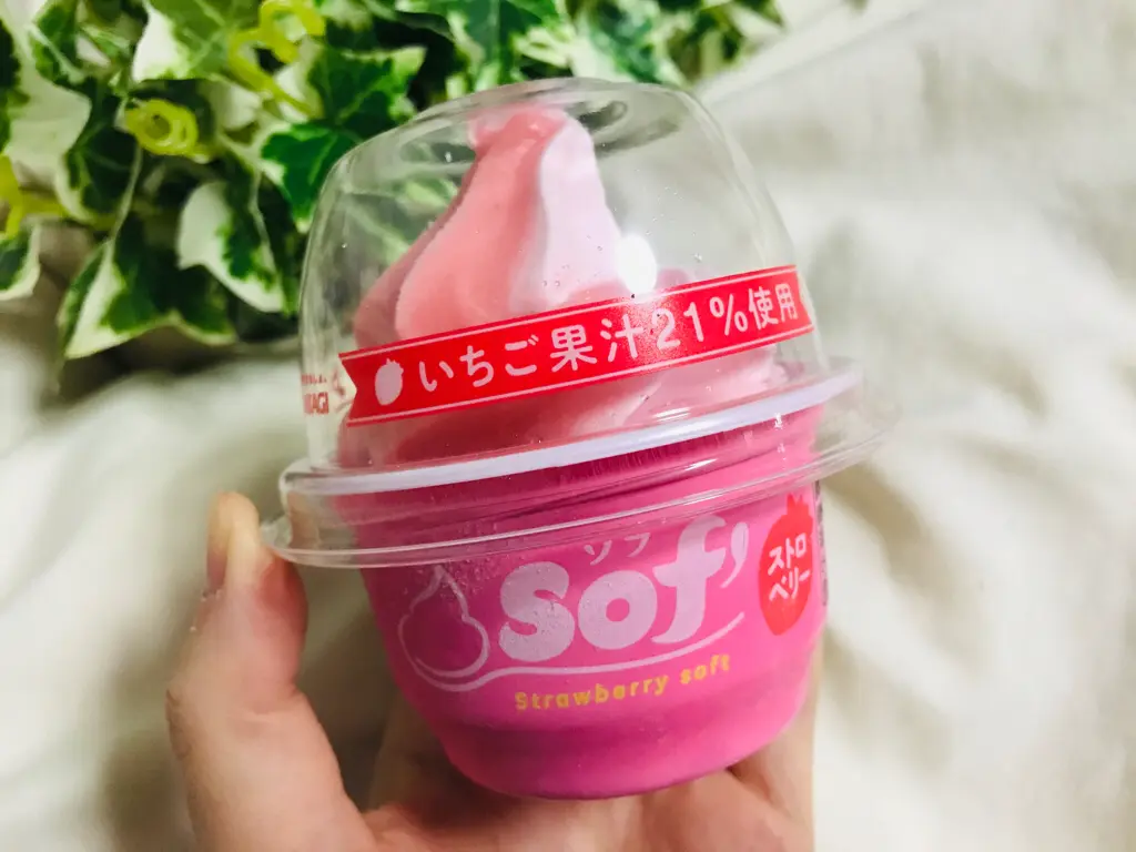 やっぱり春はイチゴ❤︎ソフトクリームの上だけアイス【Sof’(ソフ)】にストロベリー味登場♡_1