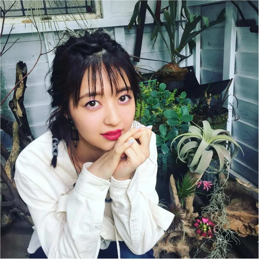 逢沢りなちゃんのピンクの目元が可愛くて♡【MORE9月号 撮影オフショット】_1
