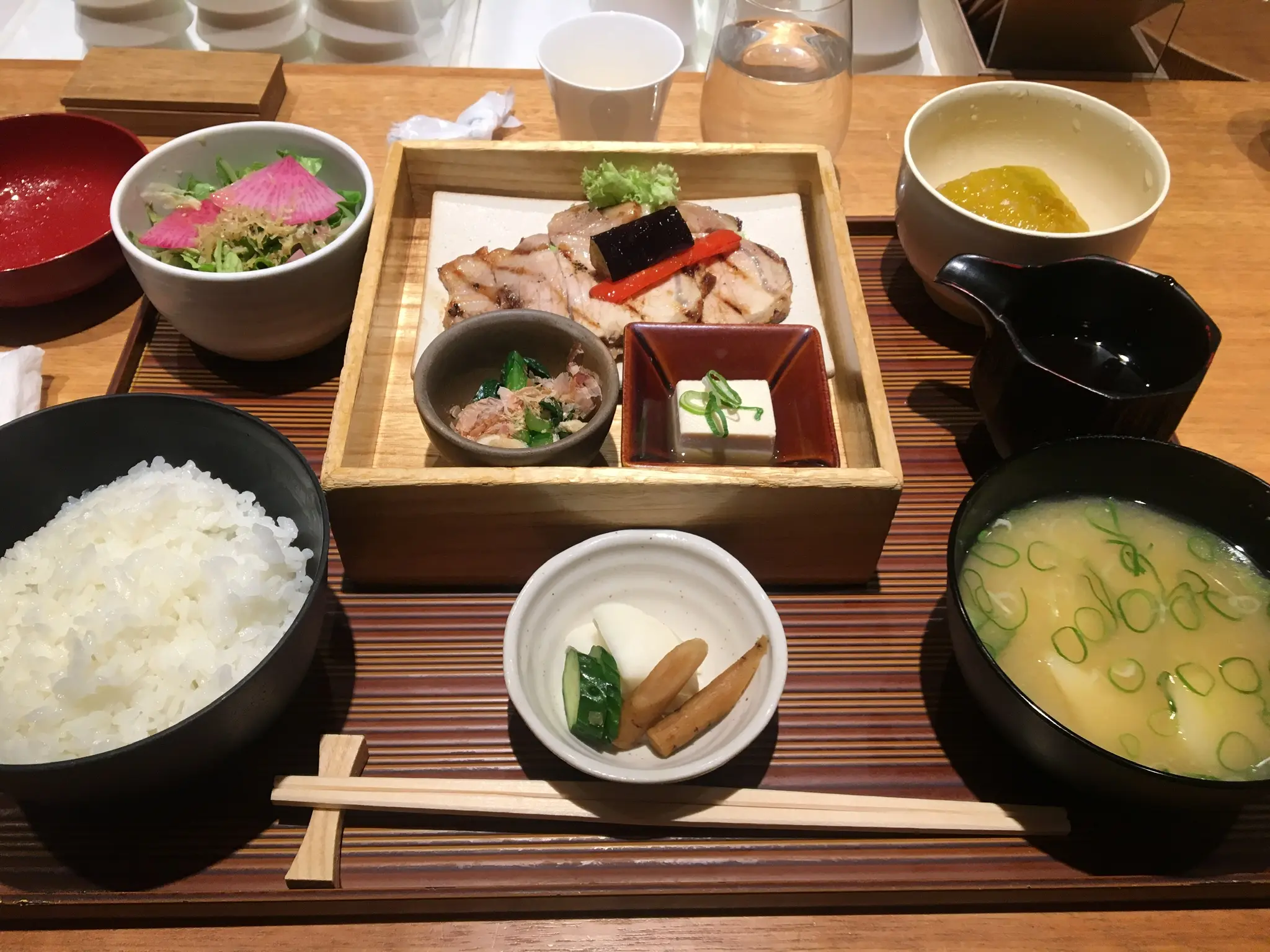 羽田空港 ごはん おひとりさまOK _1