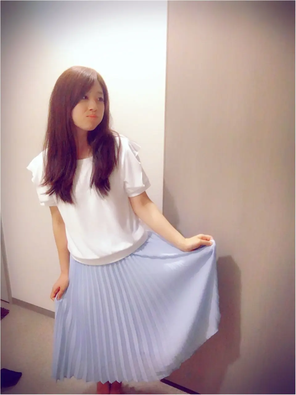しまむら白Tが大活躍。ヒザ下青プリーツで爽やかにbyじゅな_3