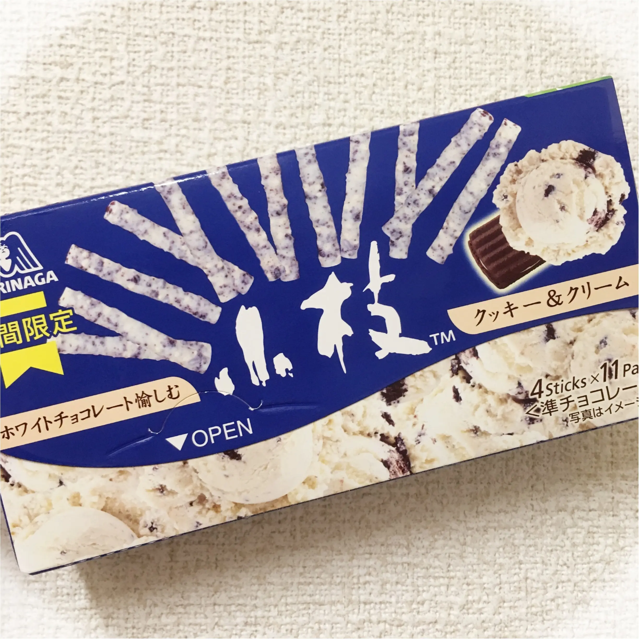 期間限定♡みんな大好き【小枝】から《クッキー&クリーム》味がでた!_1