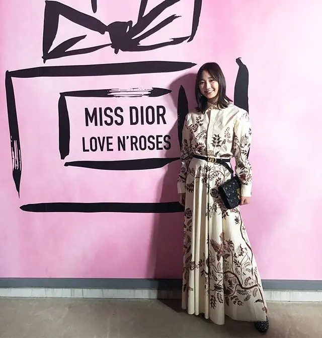 「MISS DIOR LOVE N’ROSES ミス ディオール展覧会」オープニングイベントで、鈴木友菜ちゃんを発見!_1