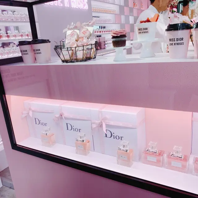 表参道「MISS DIOR LOVE N’ROSES ミス ディオール展覧会」♡_3