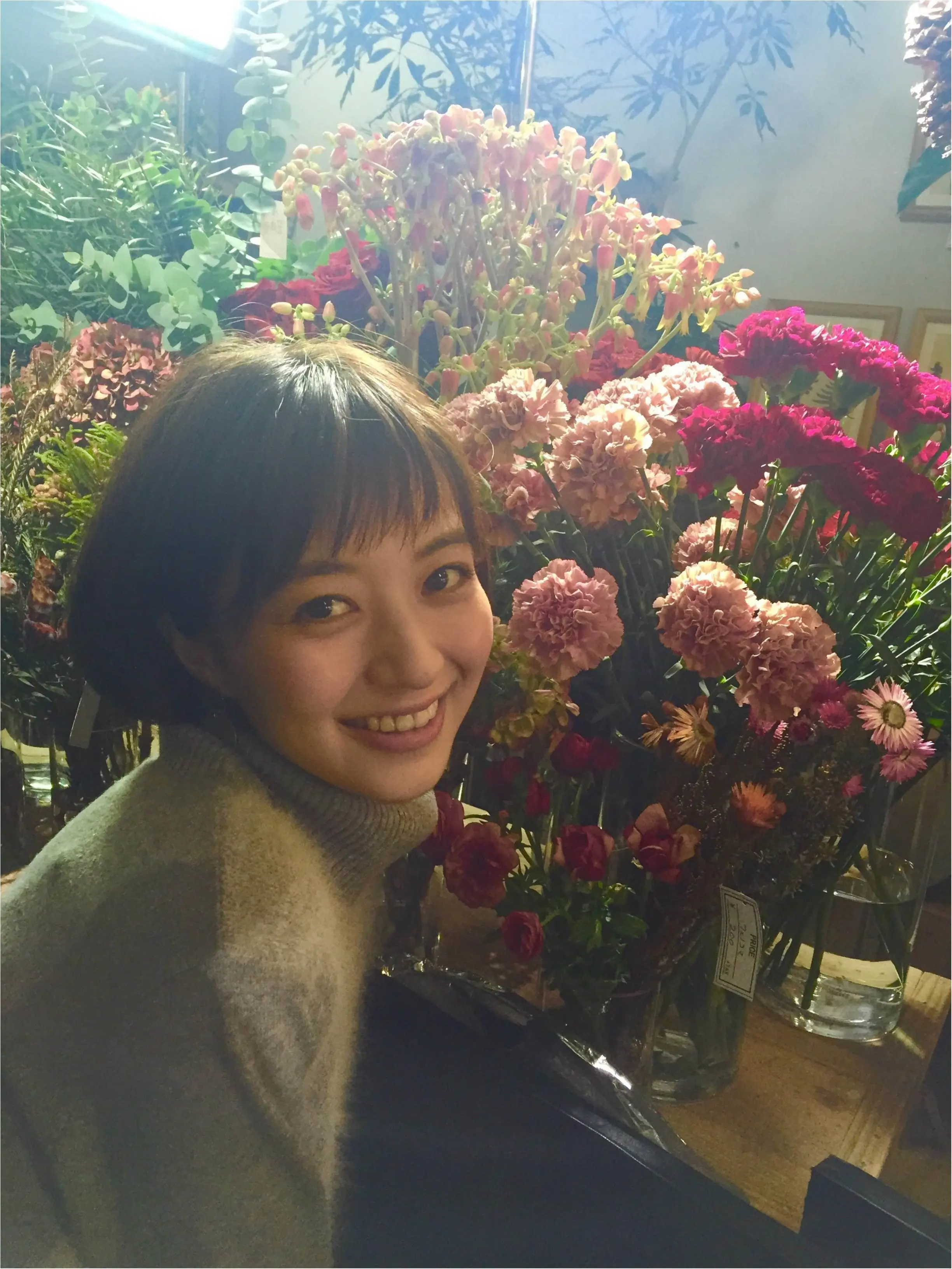 【オフショット】逢沢りなちゃんは花がよく似合う♡_1