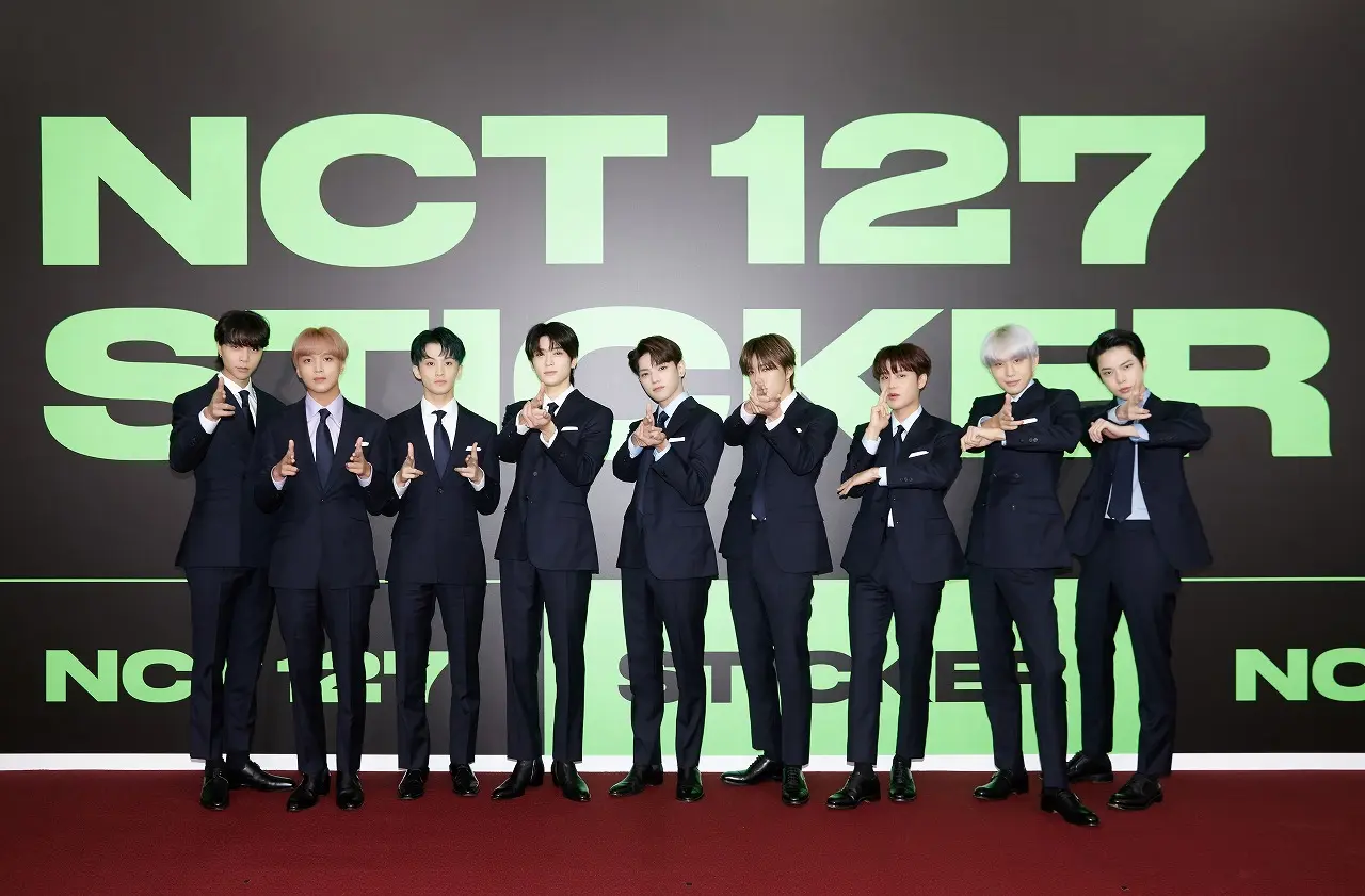 NCT 127 のメンバー(左から)ジャニー、ヘチャン、マーク、ジェヒョン、テヨン、ユウタ、テイル、ジョンウ、ドヨン