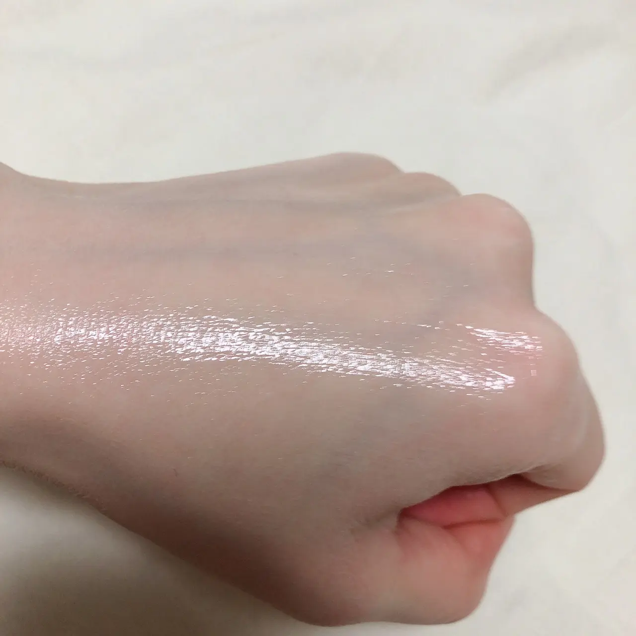 塗り込んだ手の甲