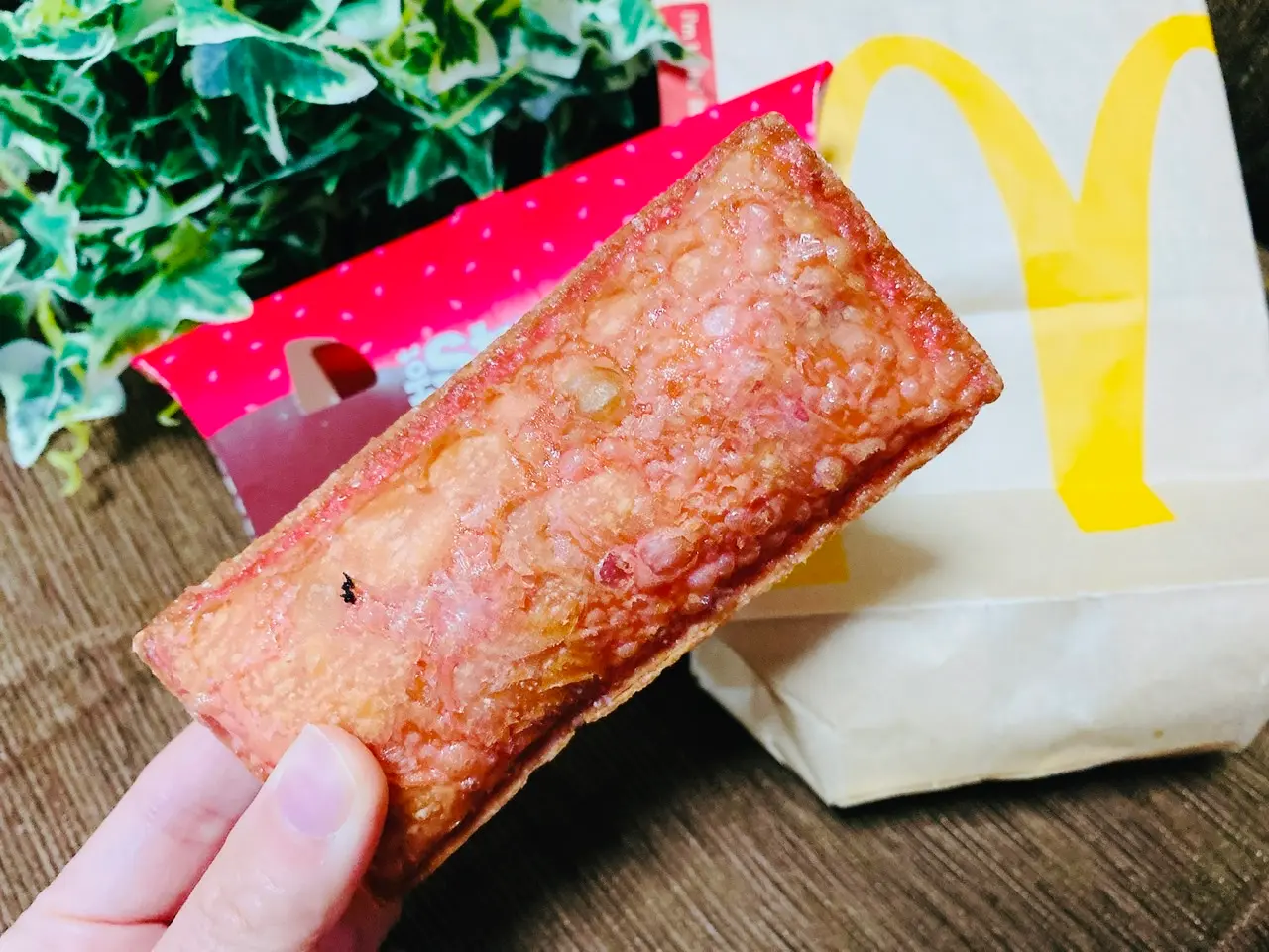 【マクドナルド】の苺スイーツも要チェック!期間限定《ずるいチョコいちごパイ》が新登場★_2