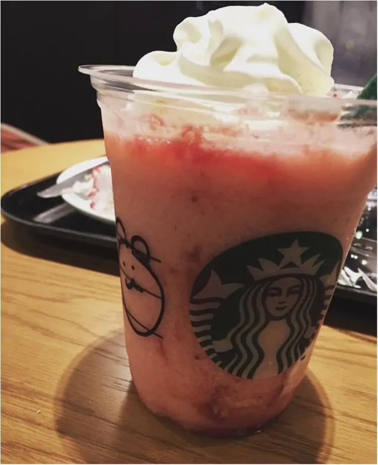 【去年との違いは?】今年もこの季節がきた!リニューアルオープンのスタバreserveBARでストロベリークリームフラペチーノ♡_3