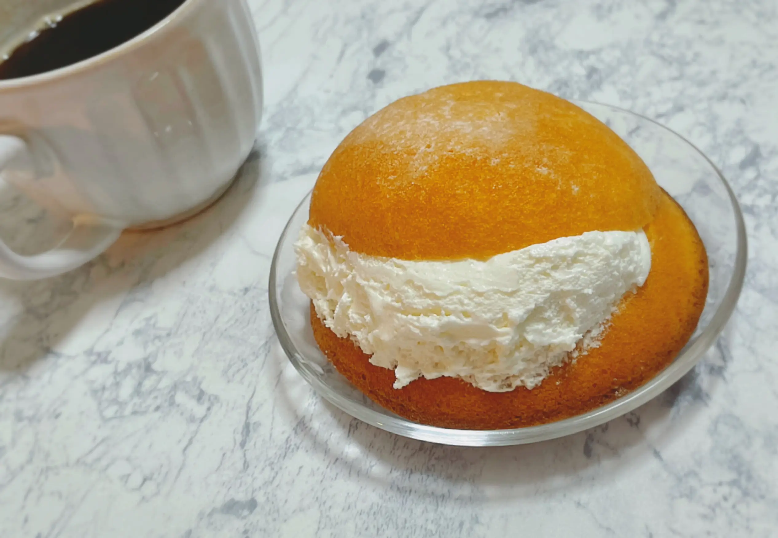 【ファミマ新商品】今話題のマリトッツォ風スイーツ食べてみた!簡単アレンジ_2