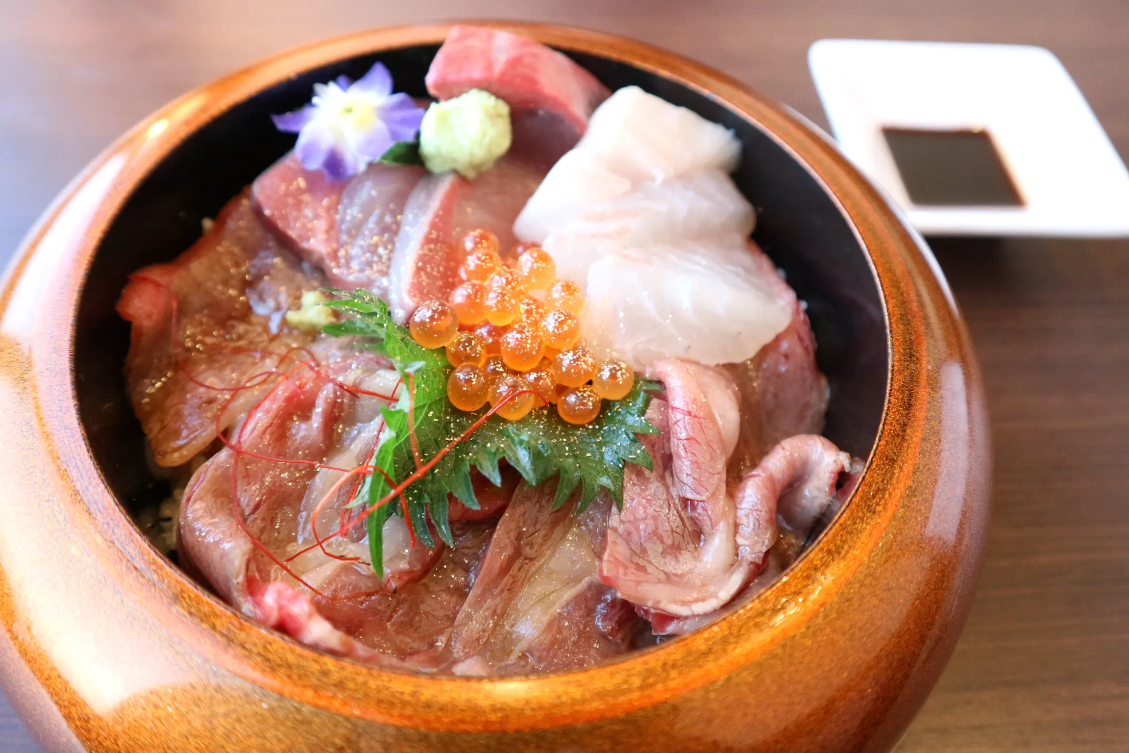 淡路牛肉と淡路島産の魚が一緒に食べれる丼♡_1