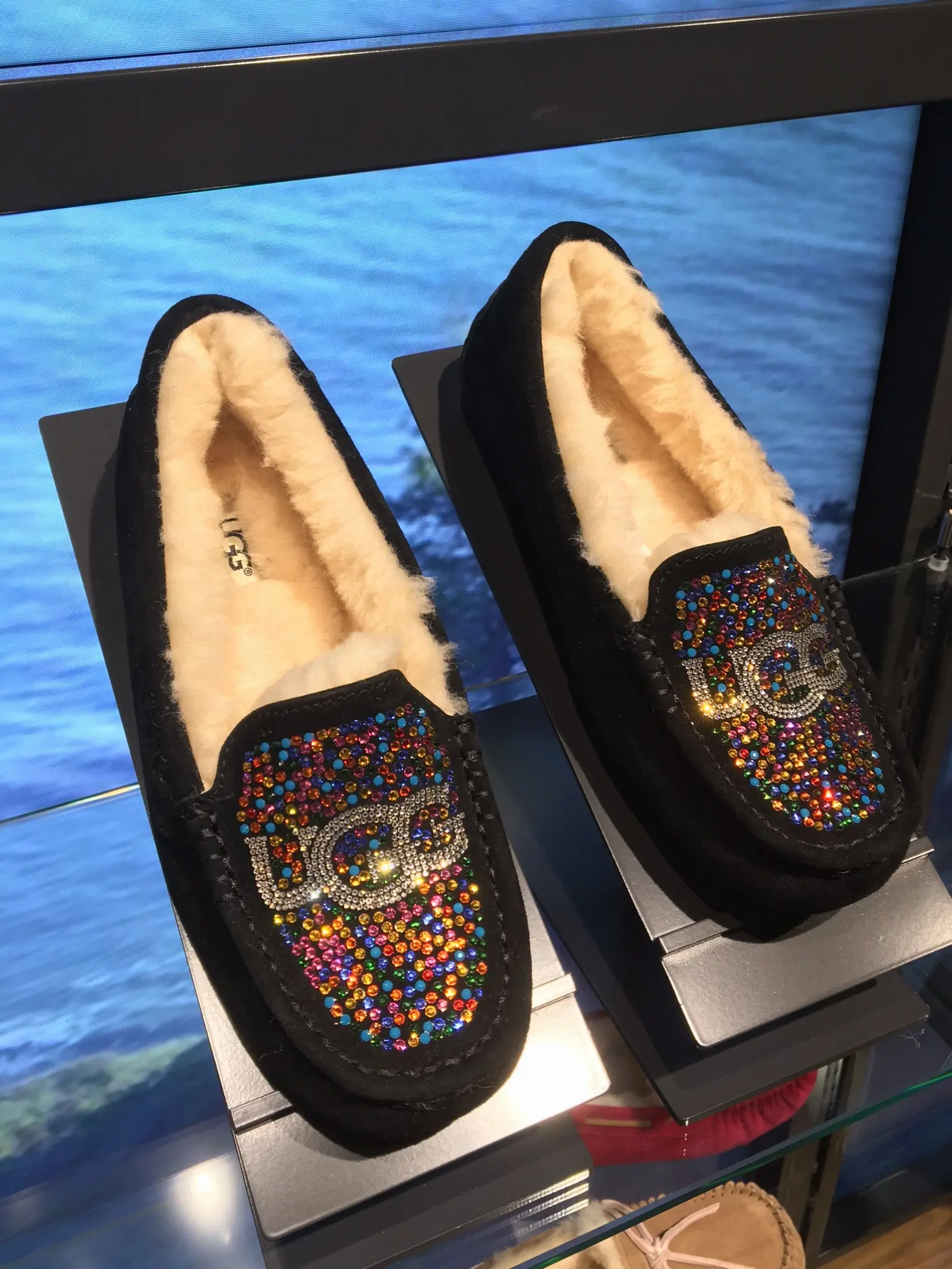 『UGG® Ginza』がリニューアルオープン! カリフォルニアテイストの店内でリラックス♡_2