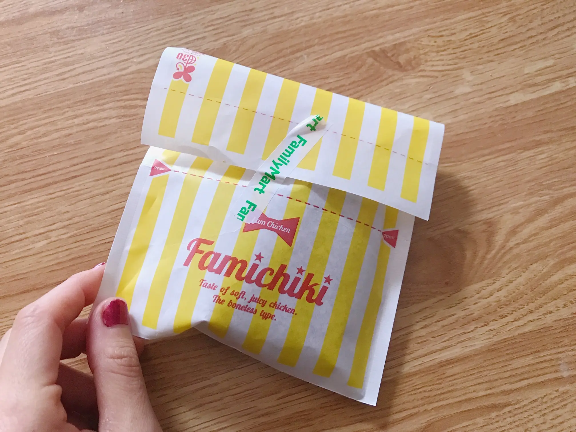 「ファミチキ柿の種」を食べてみた! ザクザク食感とピリリとした辛みがクセになる。お酒のおつまみにも◎_1