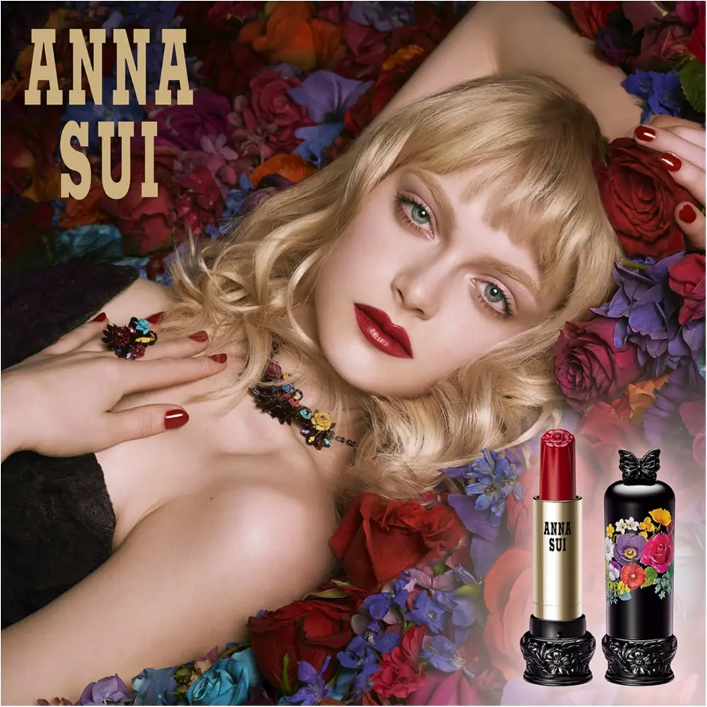 キャップを開けるたびにキュン♡ 華やかさMAXの『アナ スイ』リップスティックをポーチにおひとつ。_3