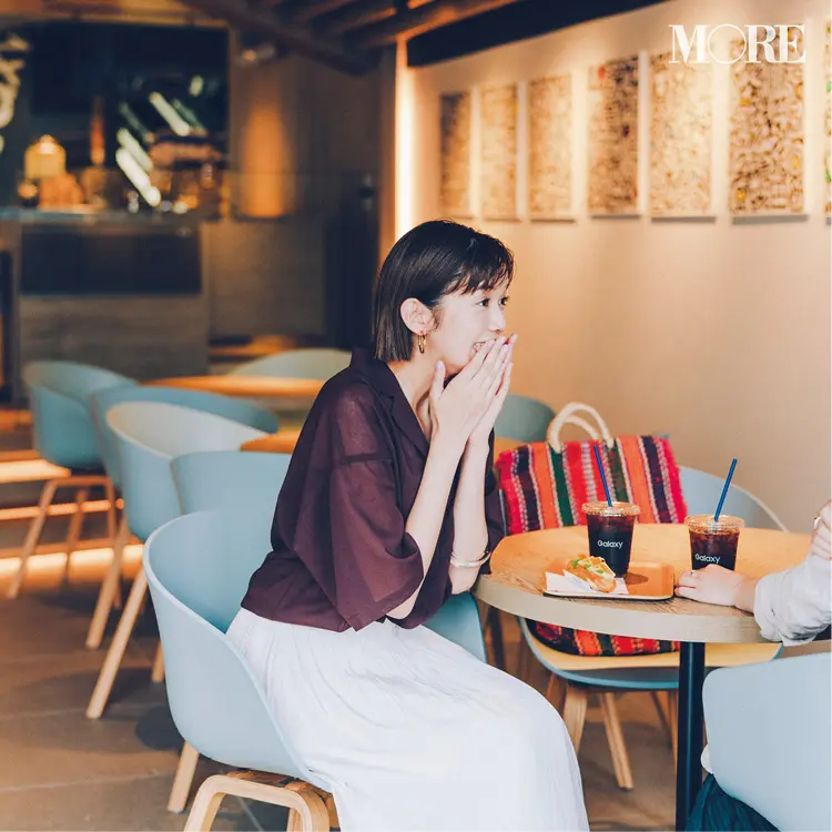 秋も使えるから。トレンド先取りっ♡ 佐藤栞里inブラウンのシャツ、4変化!_5