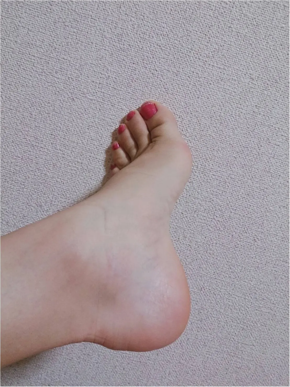【かかとケア】えっ、そのかかとでサンダル?! まだ間に合う!話題のグッズで魅惑のちゅるすべかかとに♡_6