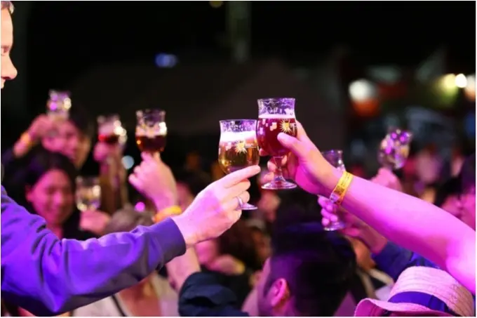 ピンクのフルーツビールが可愛すぎる!! 98種類のベルギービールで乾杯@オープンビアテラス_4