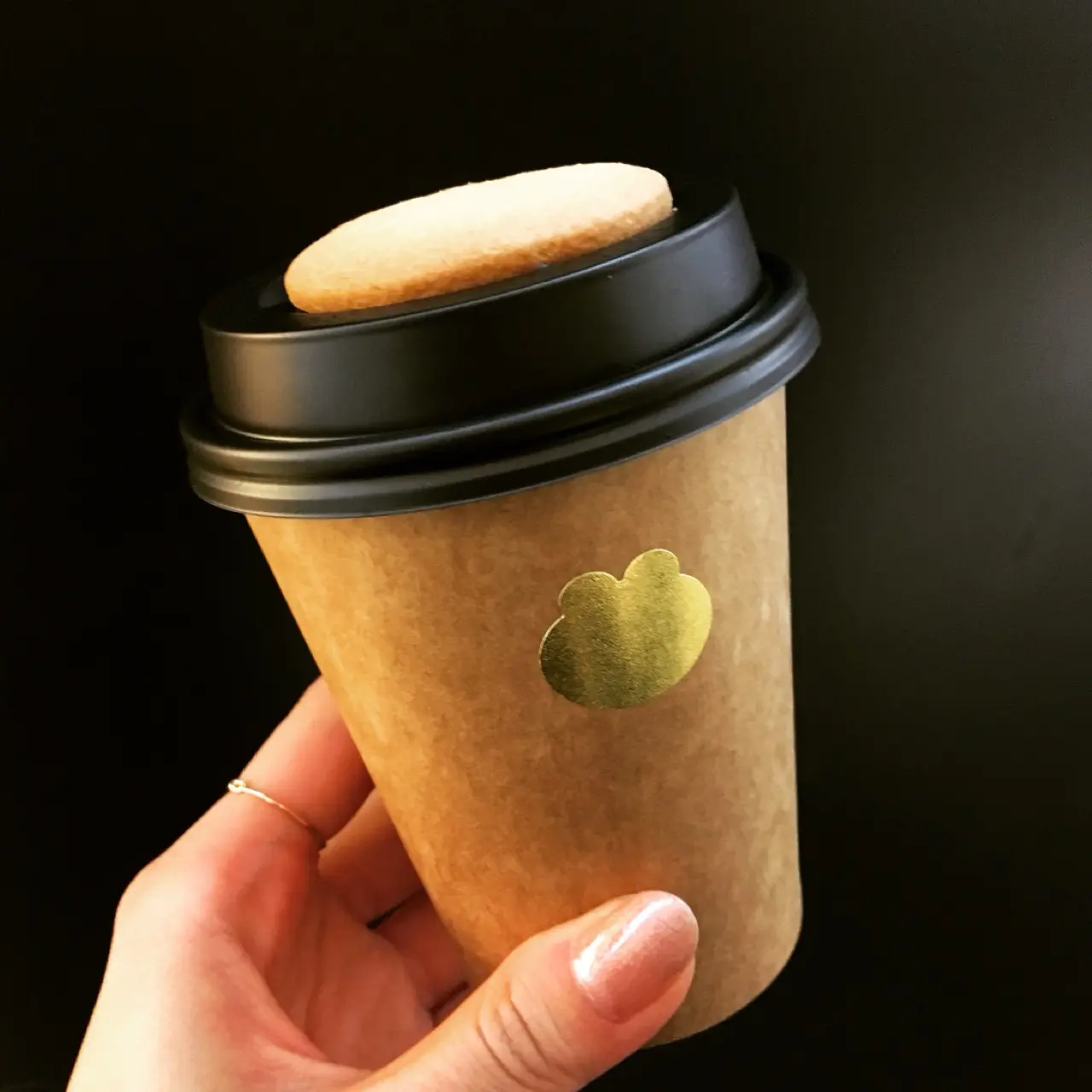キュートな"ミニカエルサブレ"付き!青柳総本家のあったかホットカフェオレ♡_1