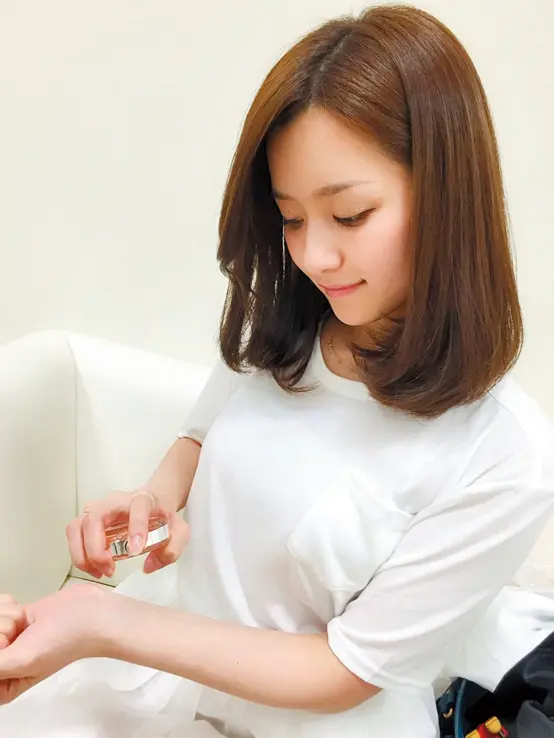 三宅ひとみちゃんが一目ぼれ♡つけるだけで自信がUPする香りアイテム _1