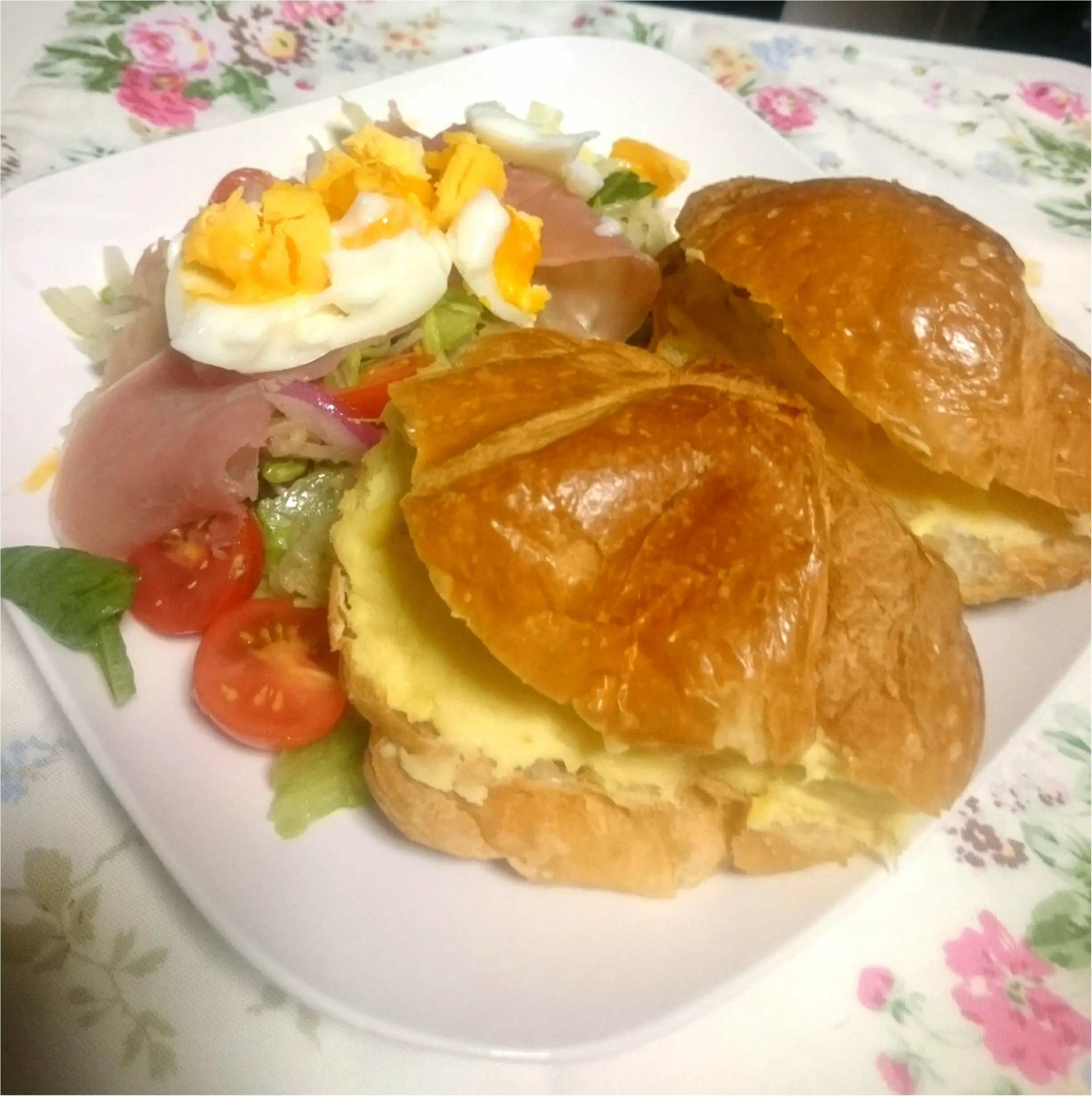 安納芋のねっとり感が最高においしい!クロワッサンサンド_1