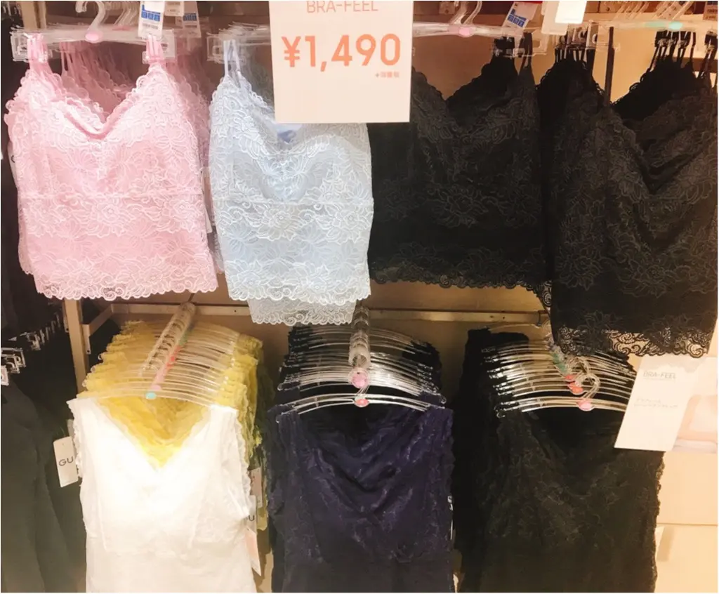 【GU(ジーユー)】可愛く着られて、ブラいらず!1500円以下で買える、お洒落なインナー「ブラフィールレーシー」が使える♡_1