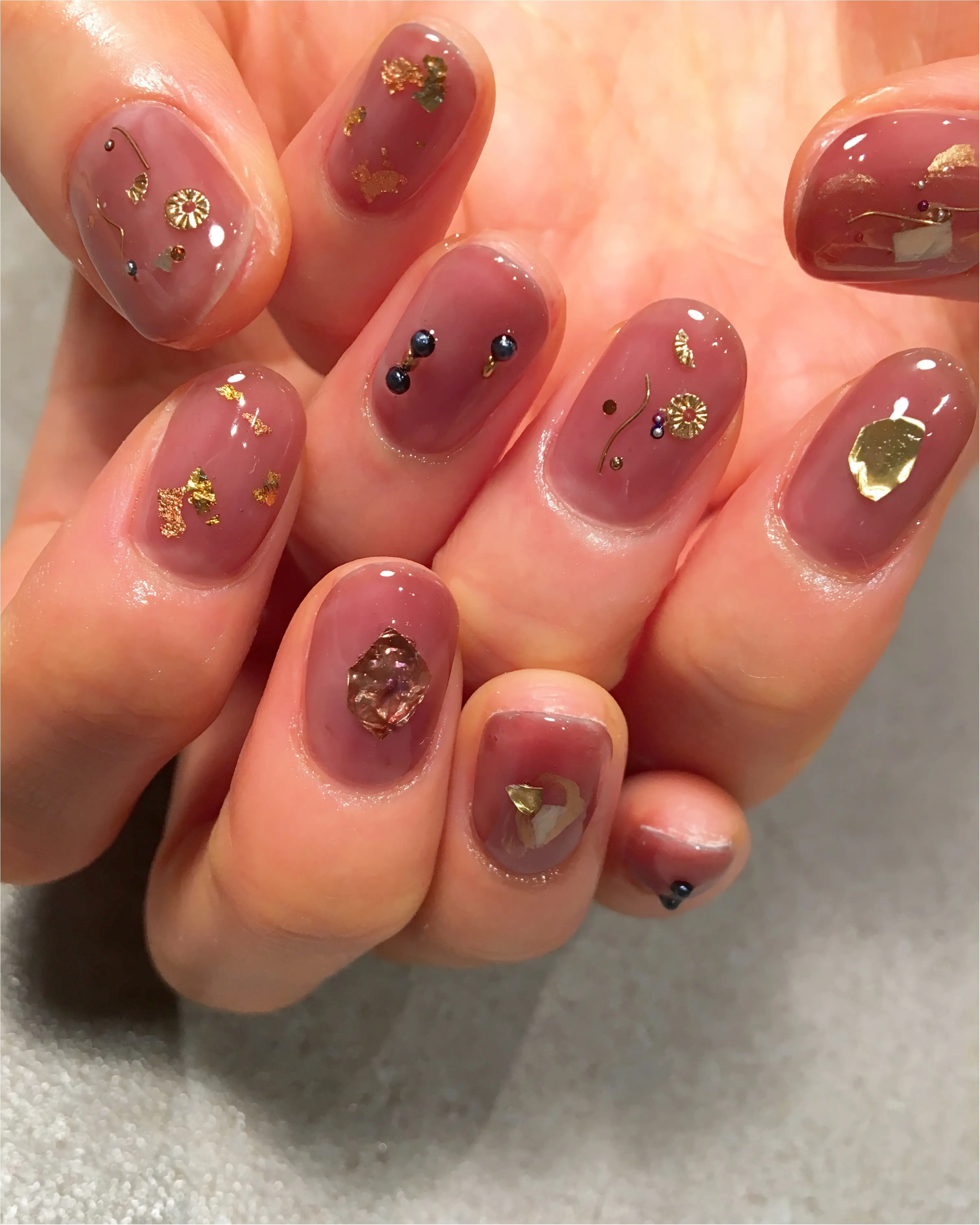 【2018年初ネイル】絶妙カラー×遊びアートで周りと差をつけちゃおう!_2