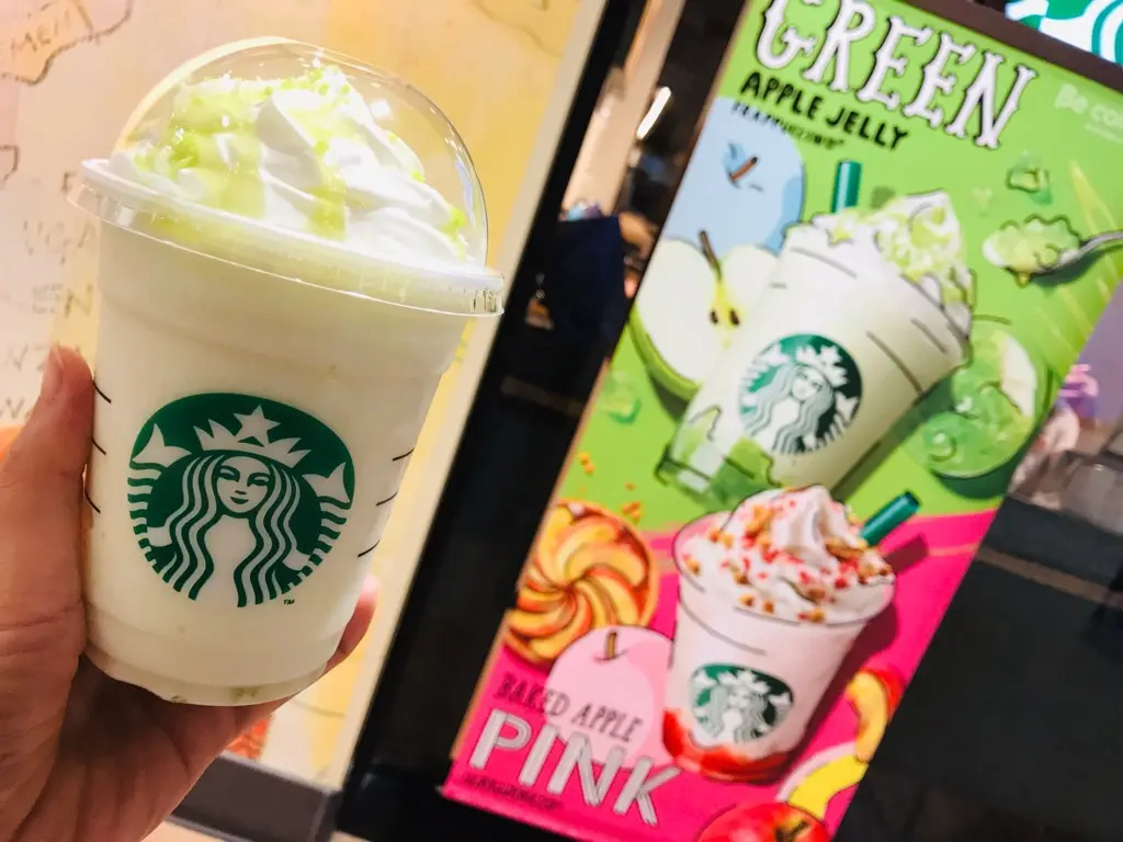 【スタバ新作】あなたはどっち?グリーンorピンク❤︎りんごのカラフルフラペチーノが可愛すぎると話題♡_2