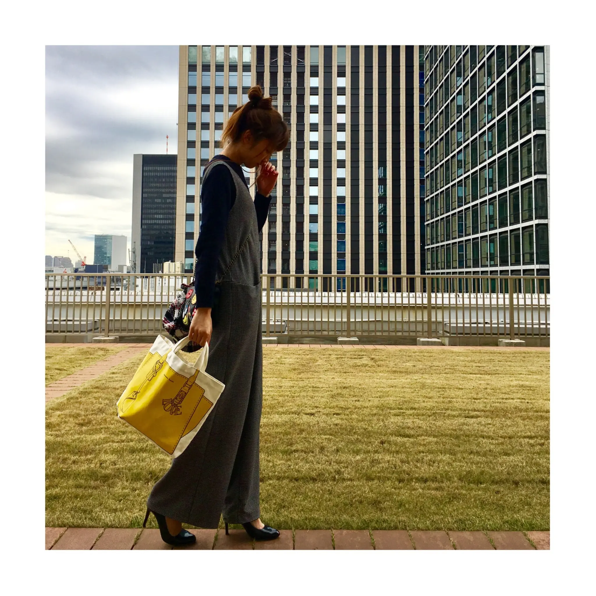 ZARAのVネックのチェック柄オールインワン×ニットでモノトーンコーデ☺︎_5