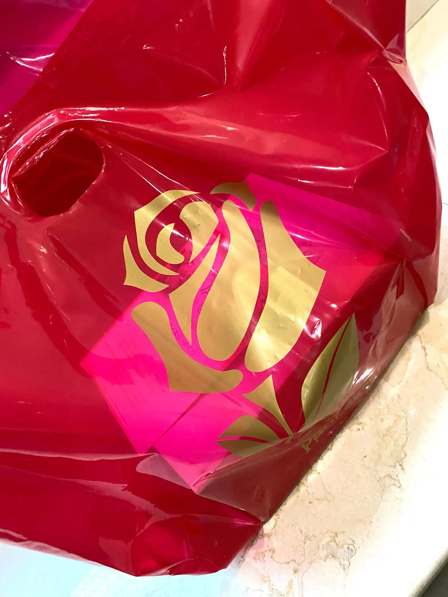 白金高輪駅にある《パッション ドゥ ローズ》はインパクトのあるケーキ屋♡_12