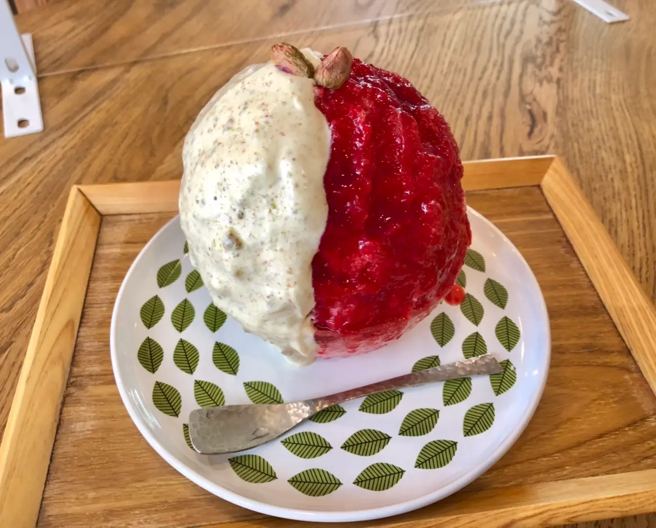 甘味という生駒市にあるかき氷の真夏の女王というかき氷の写真