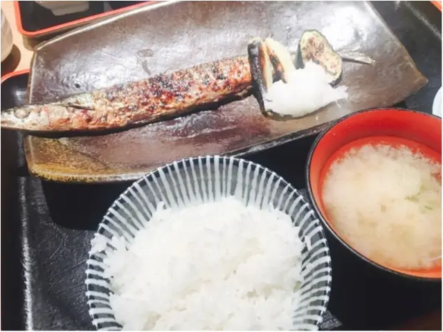 北海道の回転寿司【花まる】の系列店《一夜干しと海鮮丼 できたて屋》_1