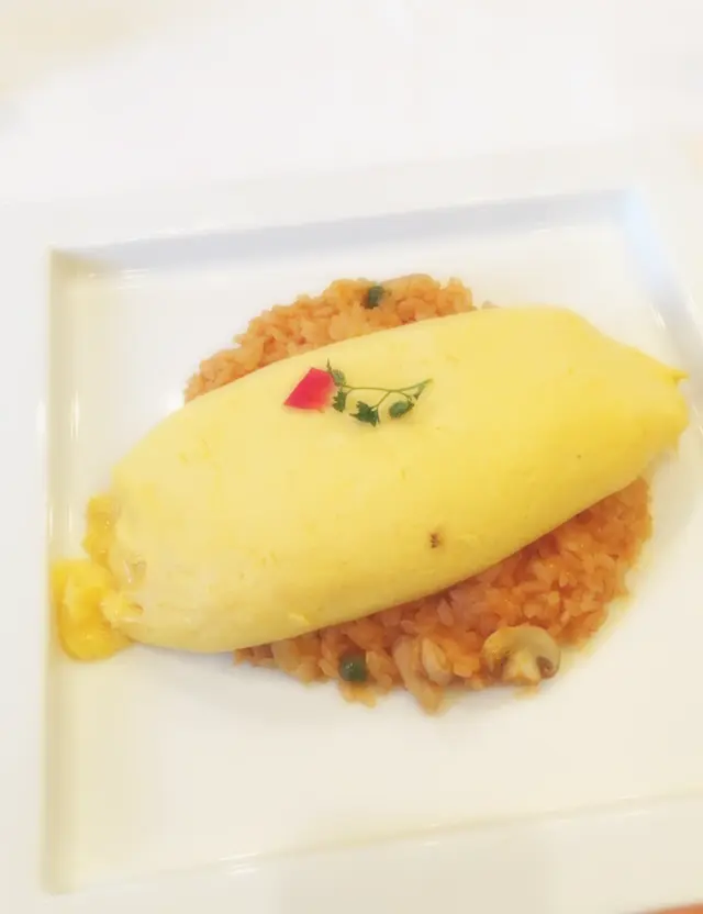 2800円払って食べる価値アリ。一度は食べたい絶品たんぽぽオムライス。_3