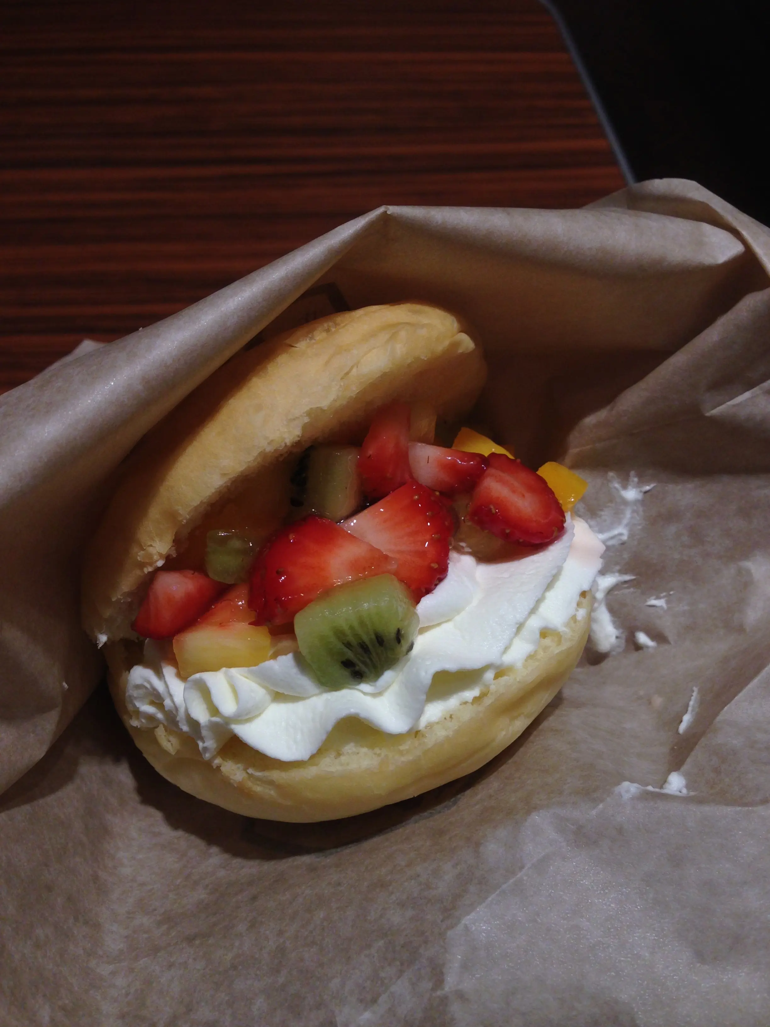 くりーむパンを鉄板で焼いちゃう⁉️Hattendo caféで実演販売されている"フレンチバーガー"とはΣd(・ω・*)_8