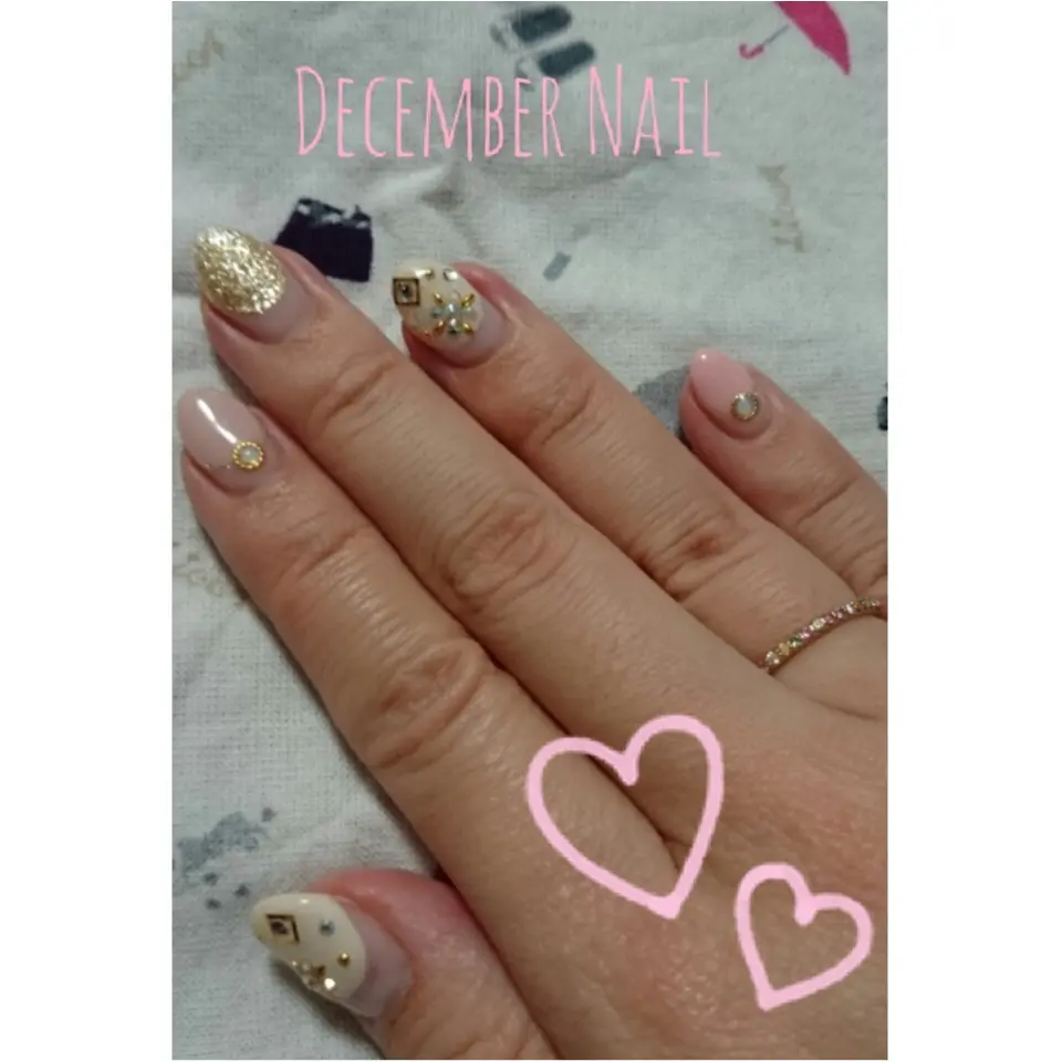 12月ネイルはやっぱり華やかでなきゃ♡オフィスでもOKな最新冬ネイル♡_2