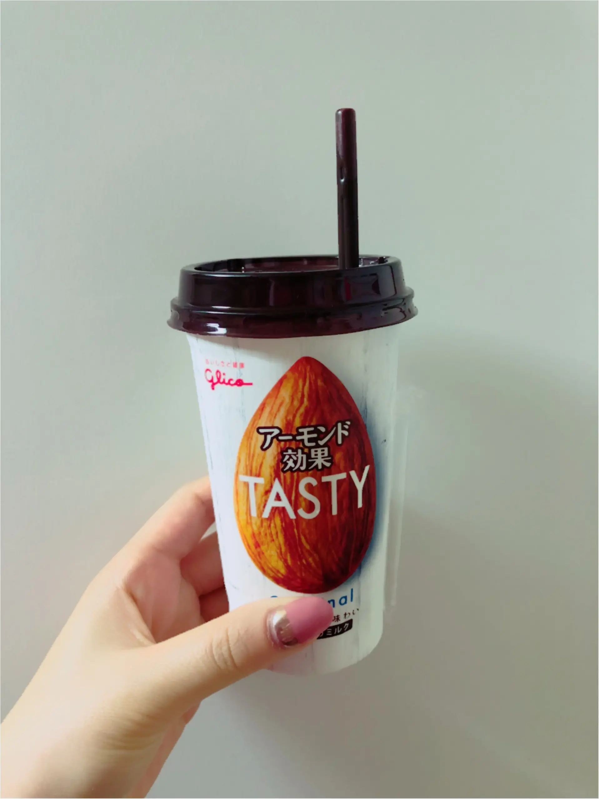 ちょっと一息の飲み物はファミマ限定のアーモンド効果TASTYに決まり!_1