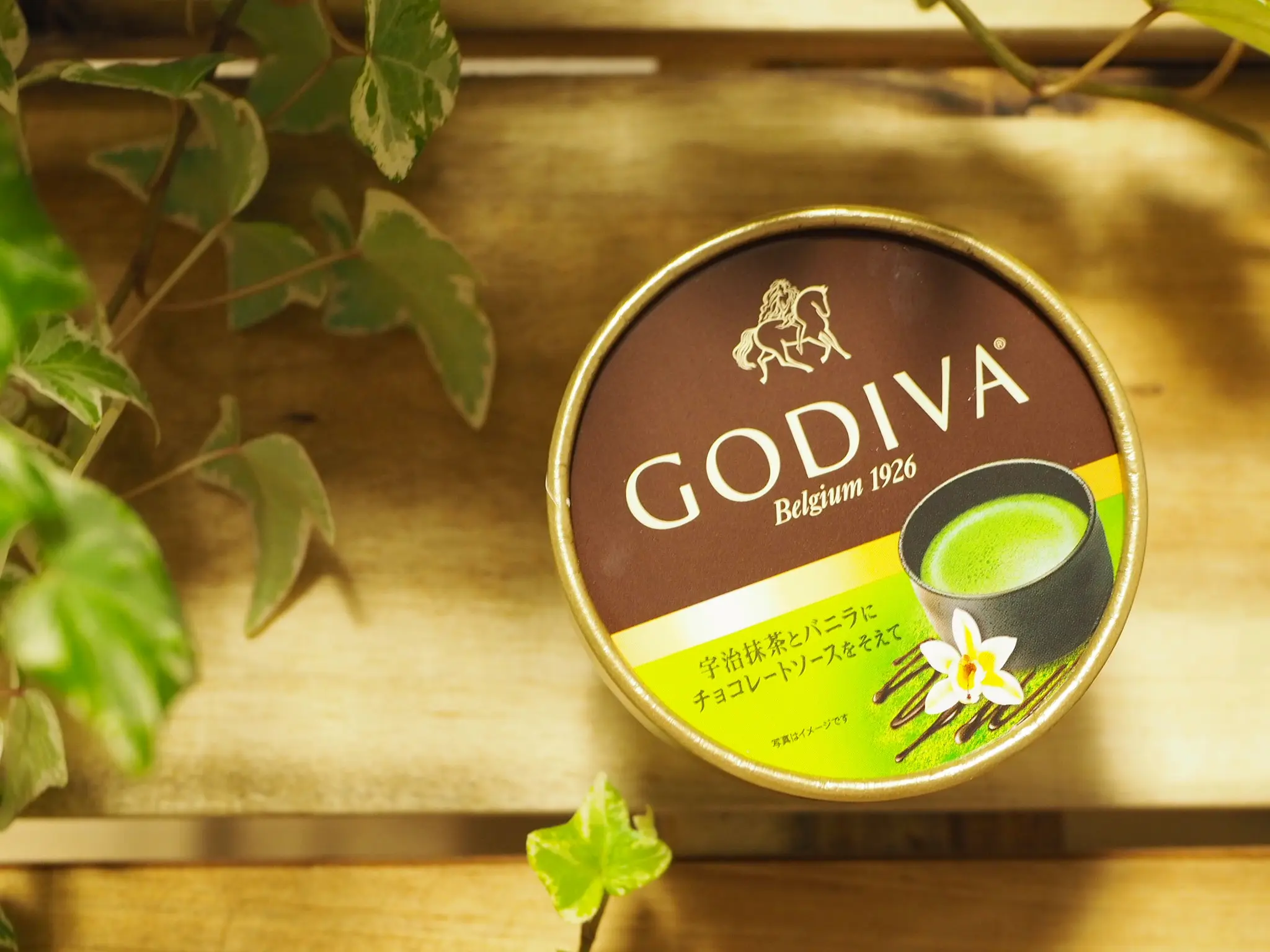 【おすすめアイス】《GODIVA×コンビニアイス》数量限定!「宇治抹茶とバニラにチョコレートソースを添えて」♡_1