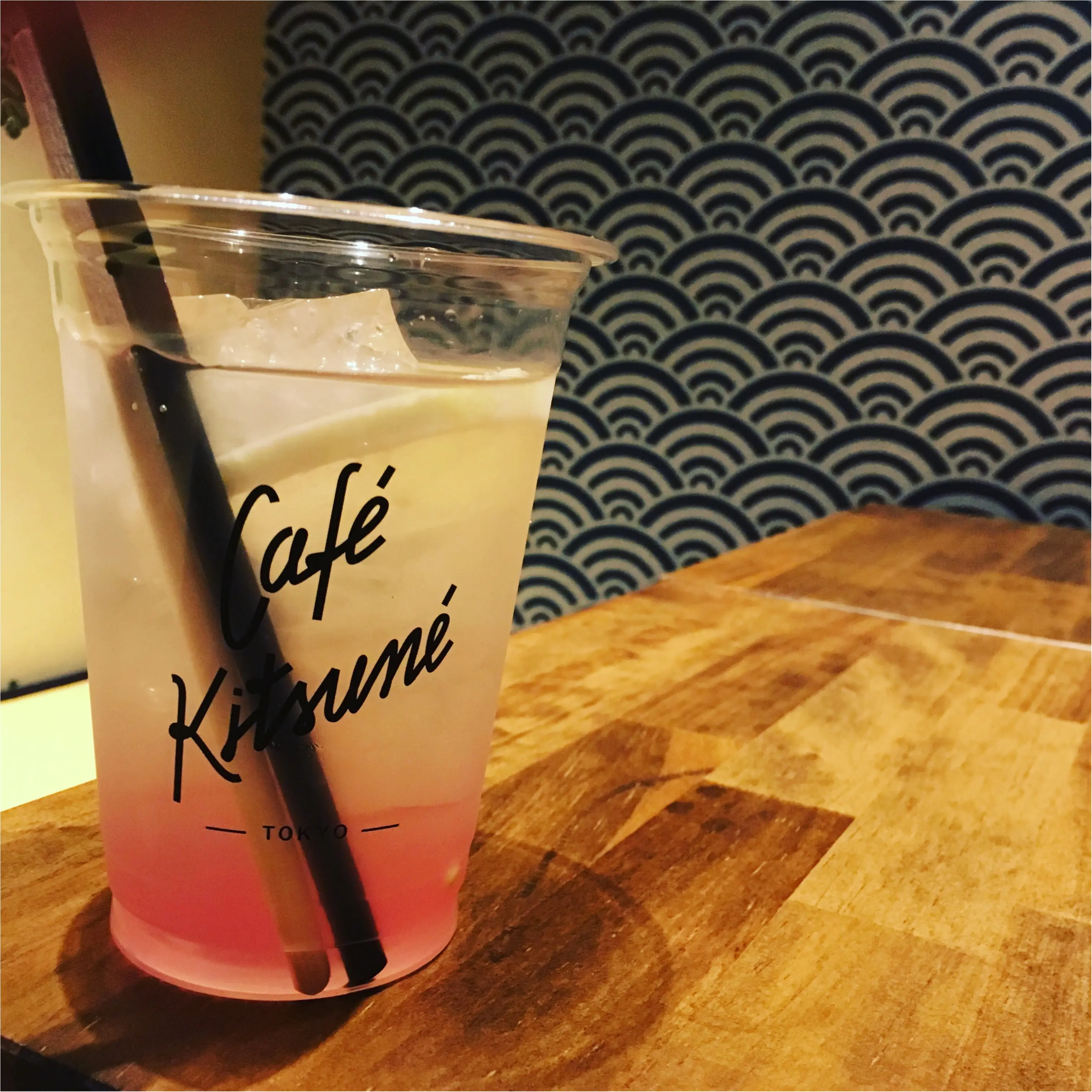 ▶▶<表参道のCAFE KITSUNÉ>と〈ZARAのロングTシャツ〉でクールにブラックコーデ【はるな】_2
