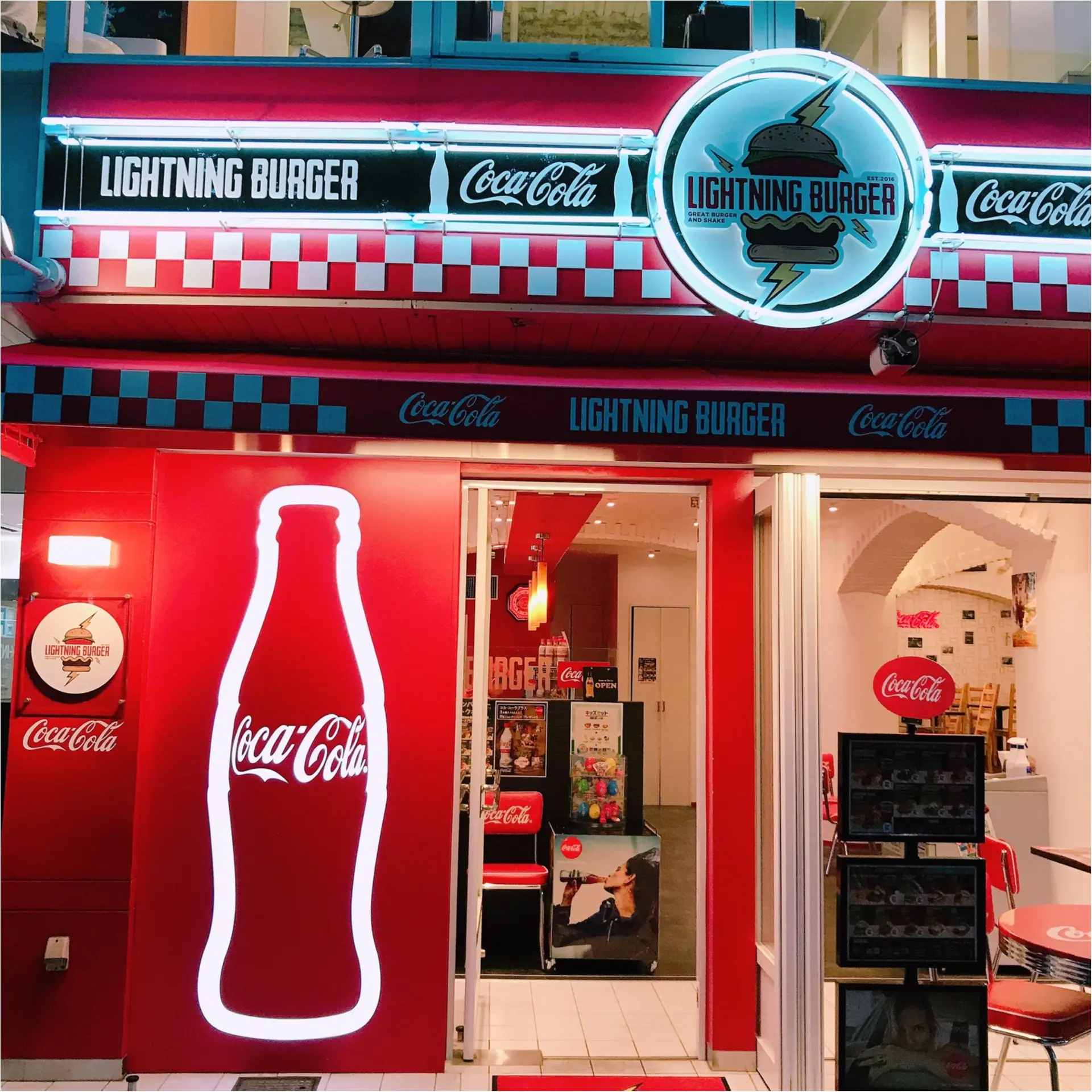 ★イケてるお店のイケてるハンバーガー!まるでテーマパークのフードコートな見た目の『LIGHTNING BURGER』★_2
