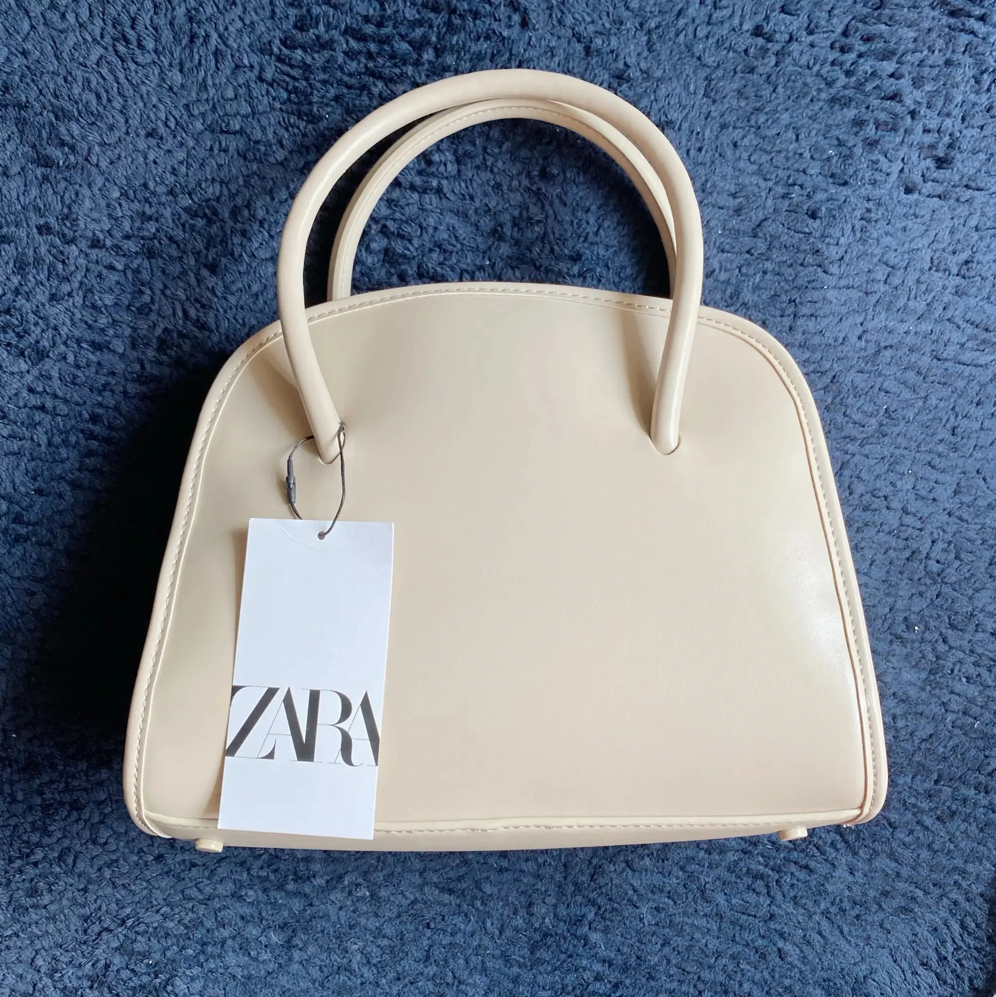 プチプラ小物で秋コーデ♪『ZARA』の万能バッグ&『GU』のローファー【今週のMOREインフルエンサーズファッション人気ランキング】_3