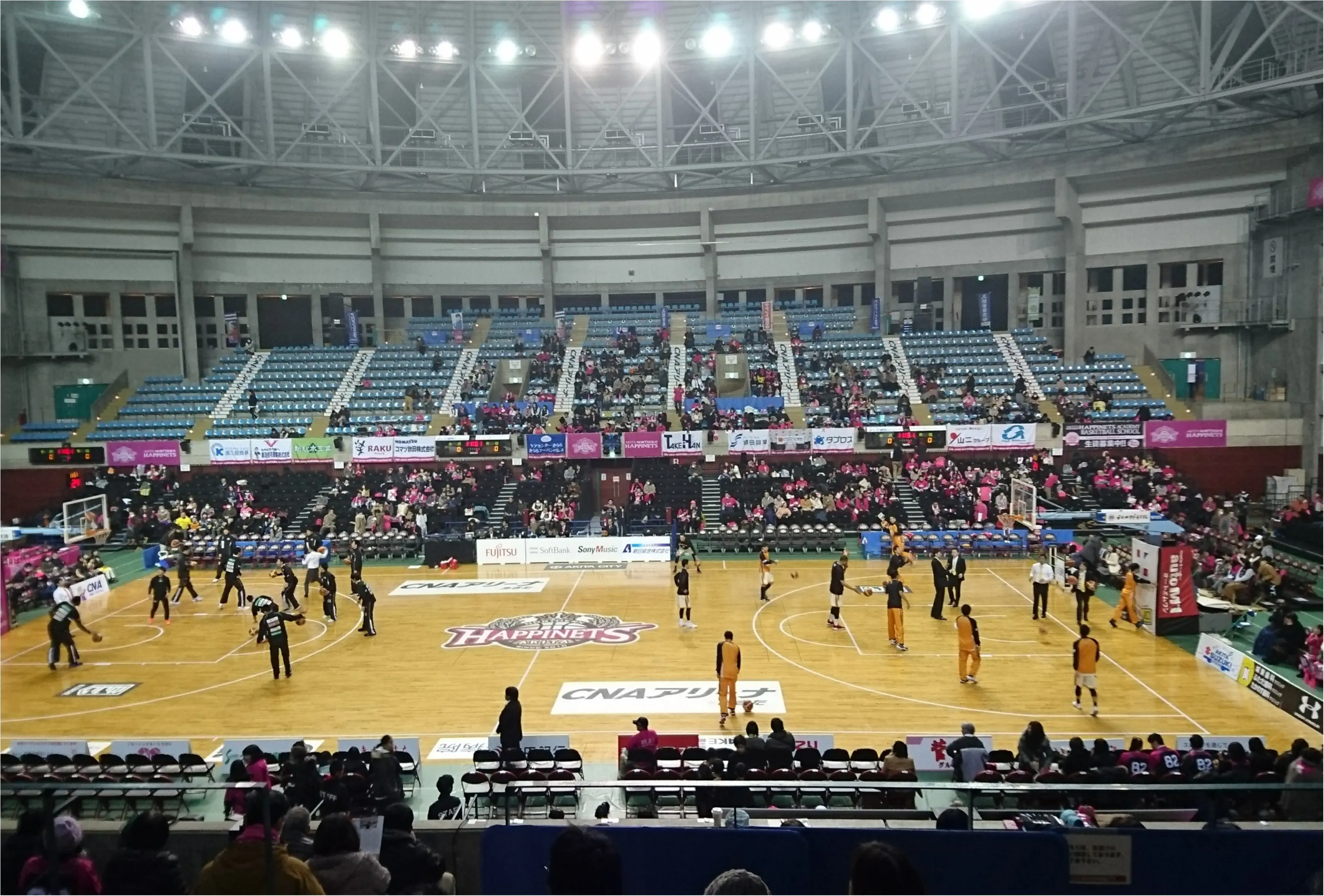 秋田は寒くてもバスケの試合会場はとても熱いんです⊂((・x・))⊃!_3