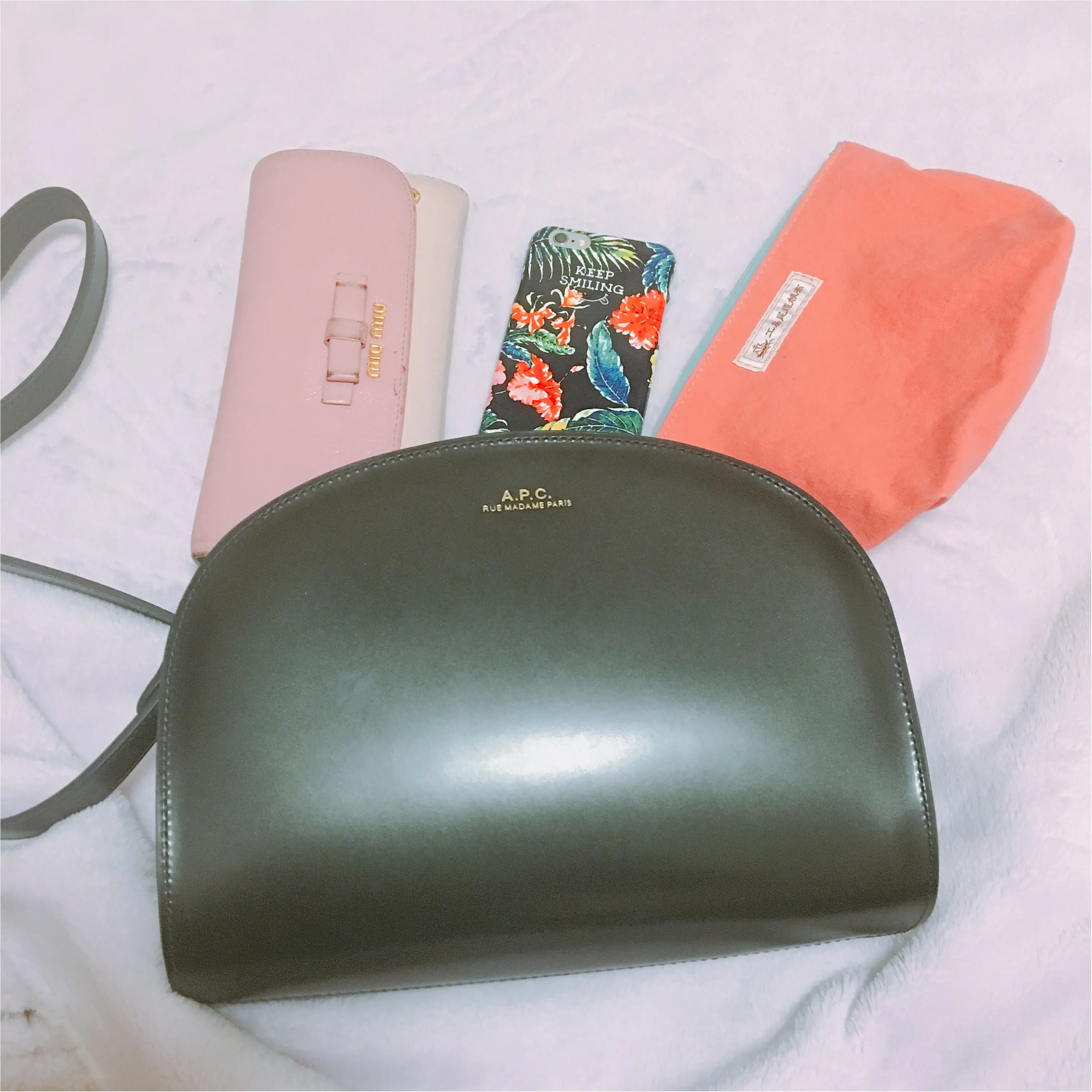 《30歳までに買い揃えたい世界の名品》いい女の必須アイテム!憧れのA.P.C.の"ハーフムーン"♡ _5