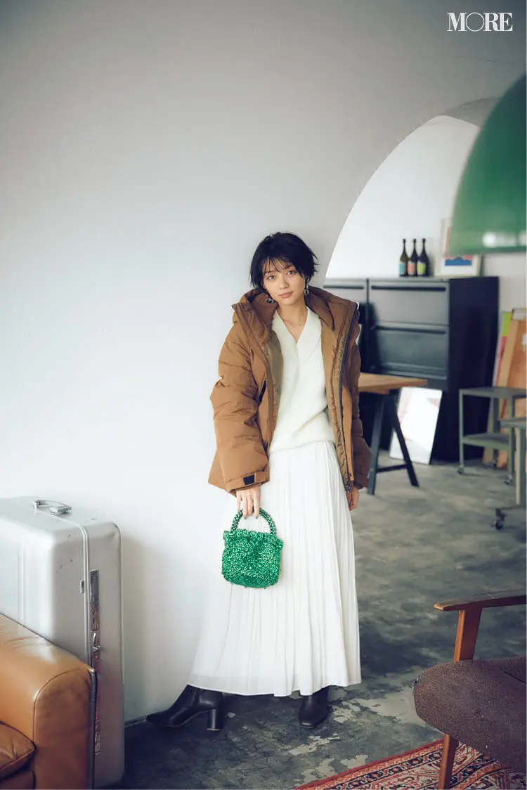 白ニットコーデ【2020冬〜春】- 着膨れしない細見えテクニックなど、白い服の最旬レディースコーディネートまとめ_15
