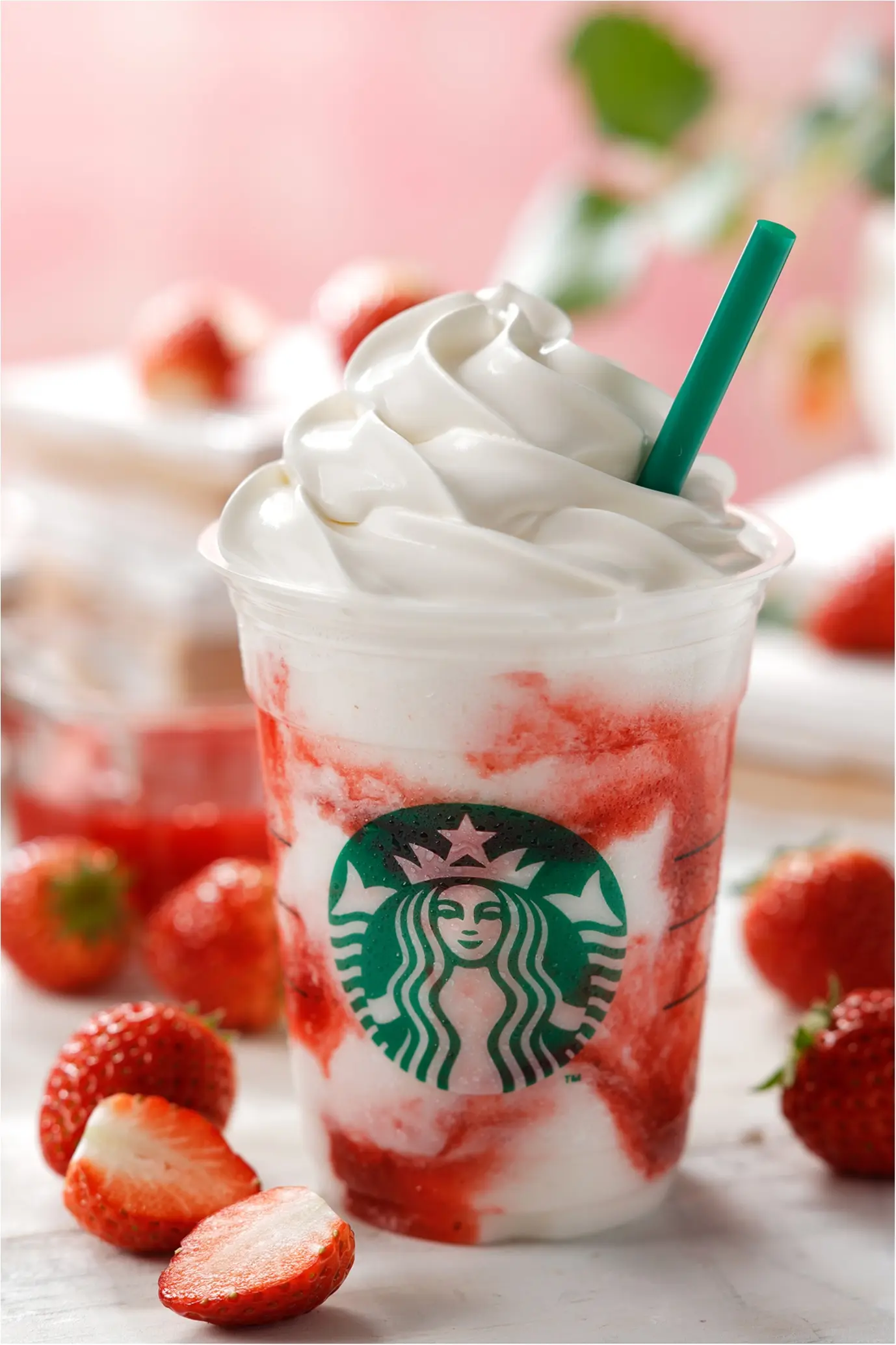 5/17(水)から発売! 『スターバックス』の「ストロベリー クリーム フラペチーノ」が今年もやってきた♡_1