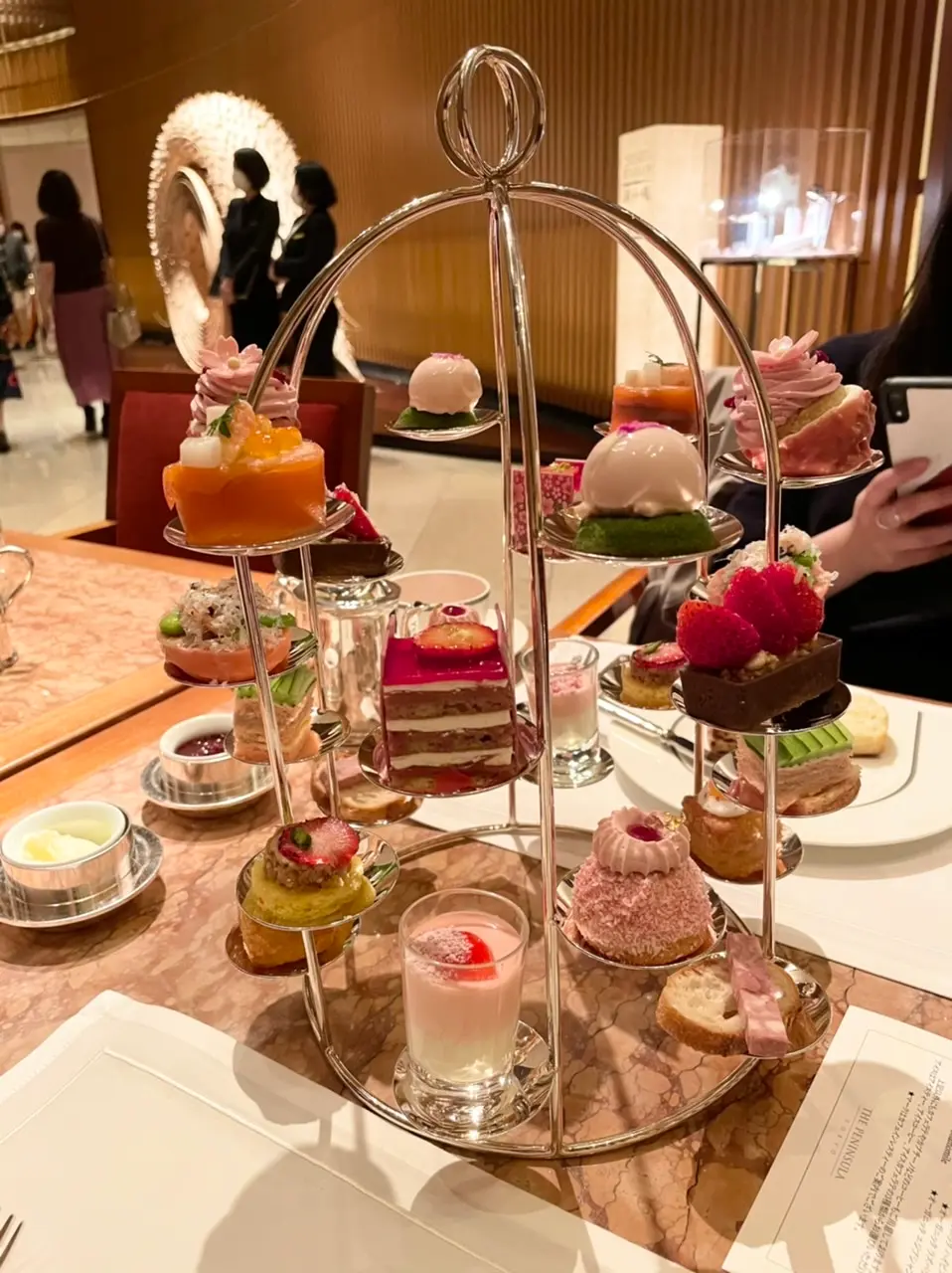 【おすすめいちごスイーツ】憧れのペニンシュラで《桜アフタヌーンティー》_1