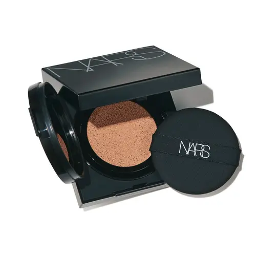 ライター井上ハナエが『NARS』の新作ファンデーションをお試し! 夏のお疲れ印象を一掃するつや肌へ_1