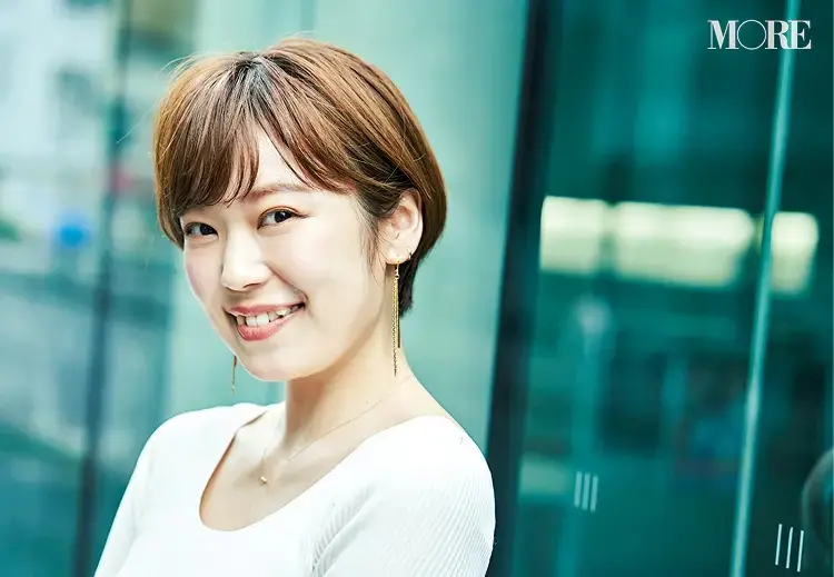 保育士として働く若元彩さんの髪型